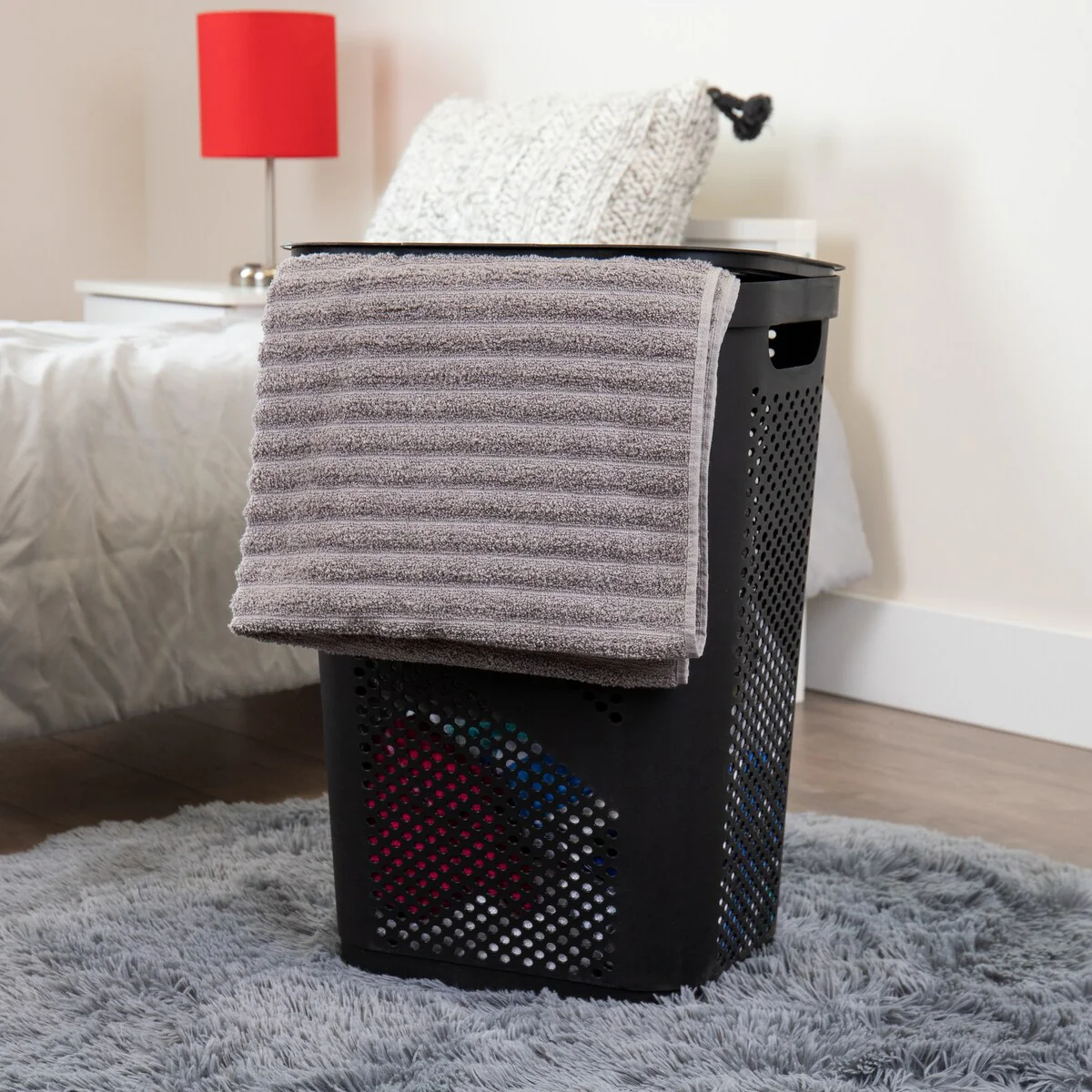 Mind Reader 60L Slim Laundry Hamper, Clothes Basket, Lid, Ventilated, Plastic, 17.25