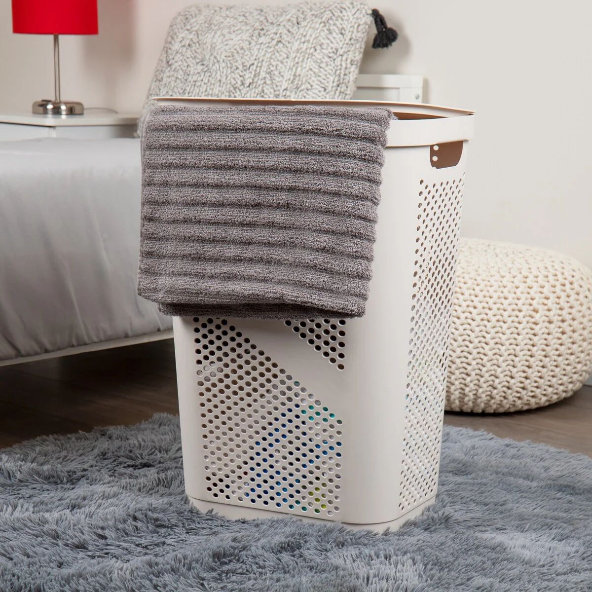 Mind Reader 60L Slim Laundry Hamper, Clothes Basket, Lid, Ventilated, Plastic, 17.25