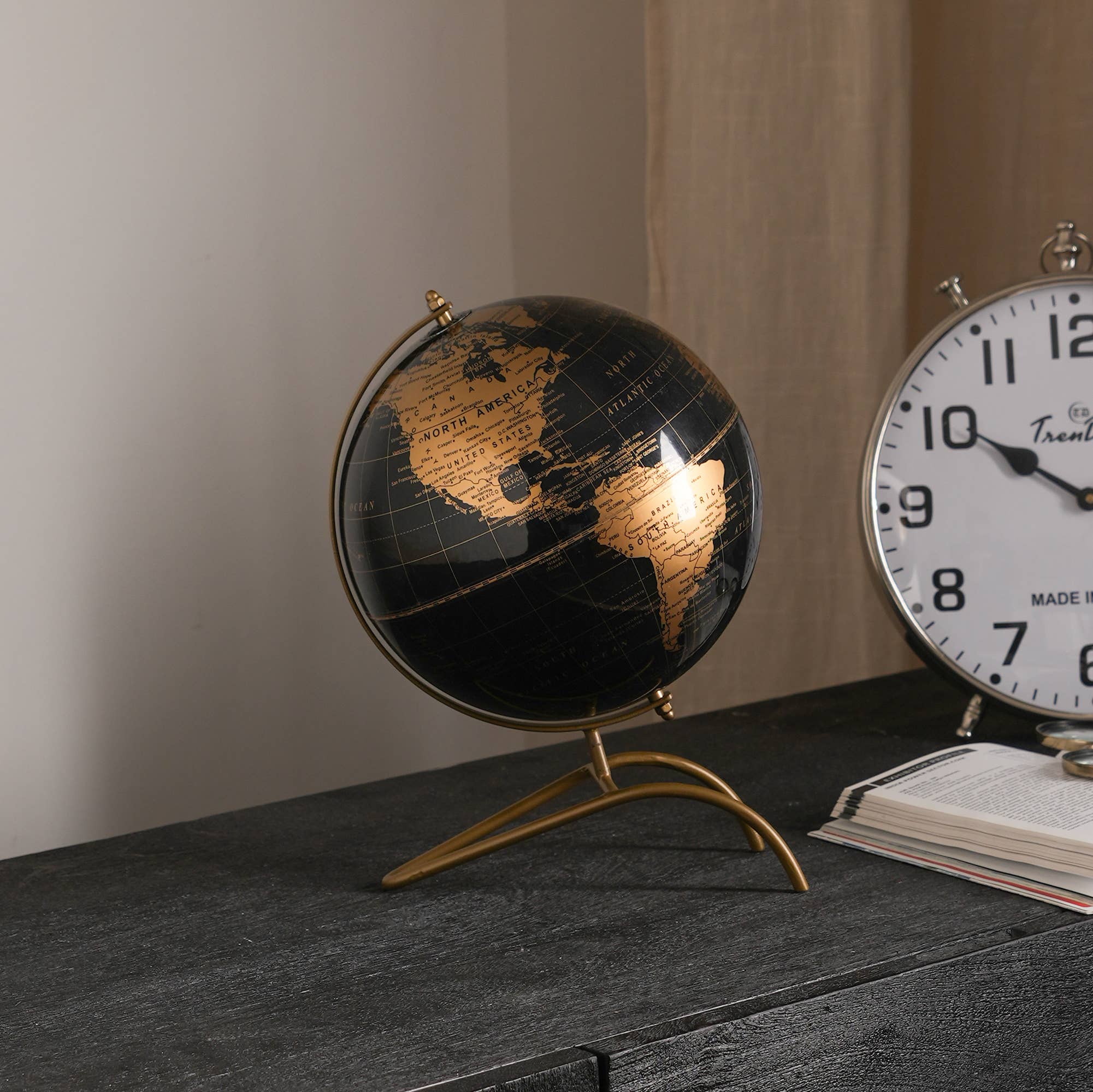 Tabletop Iron Electroplated Globe With V Stand
