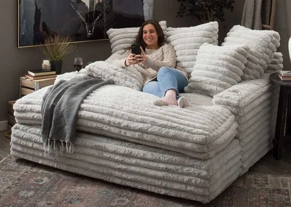 Summer Flash Sale! Limited-Time Promotion—Nestle Chaise Lounge With Dual Cupholders And Charging Ports