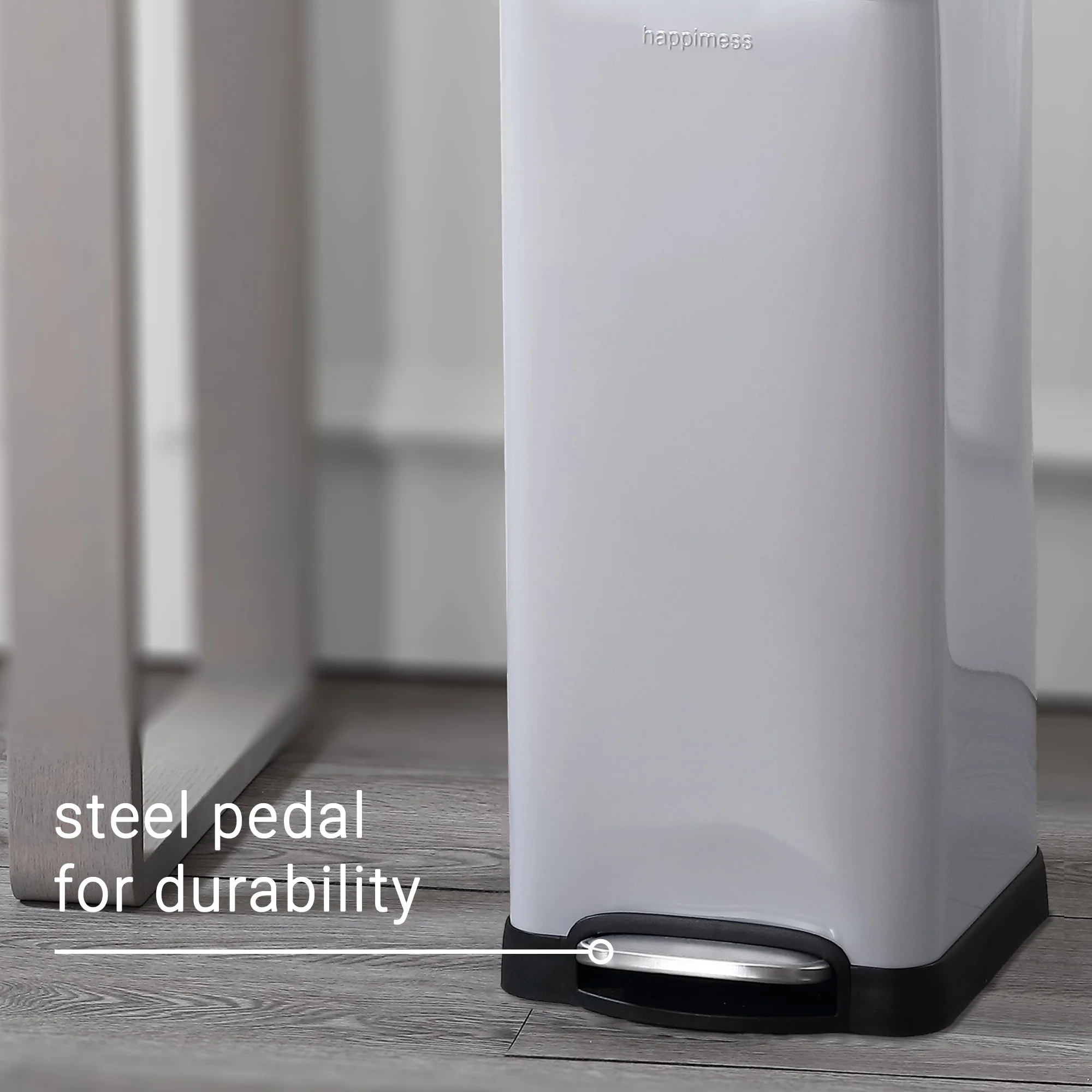 happimess Betty Retro 8-Gallon Step-Open Trash Can