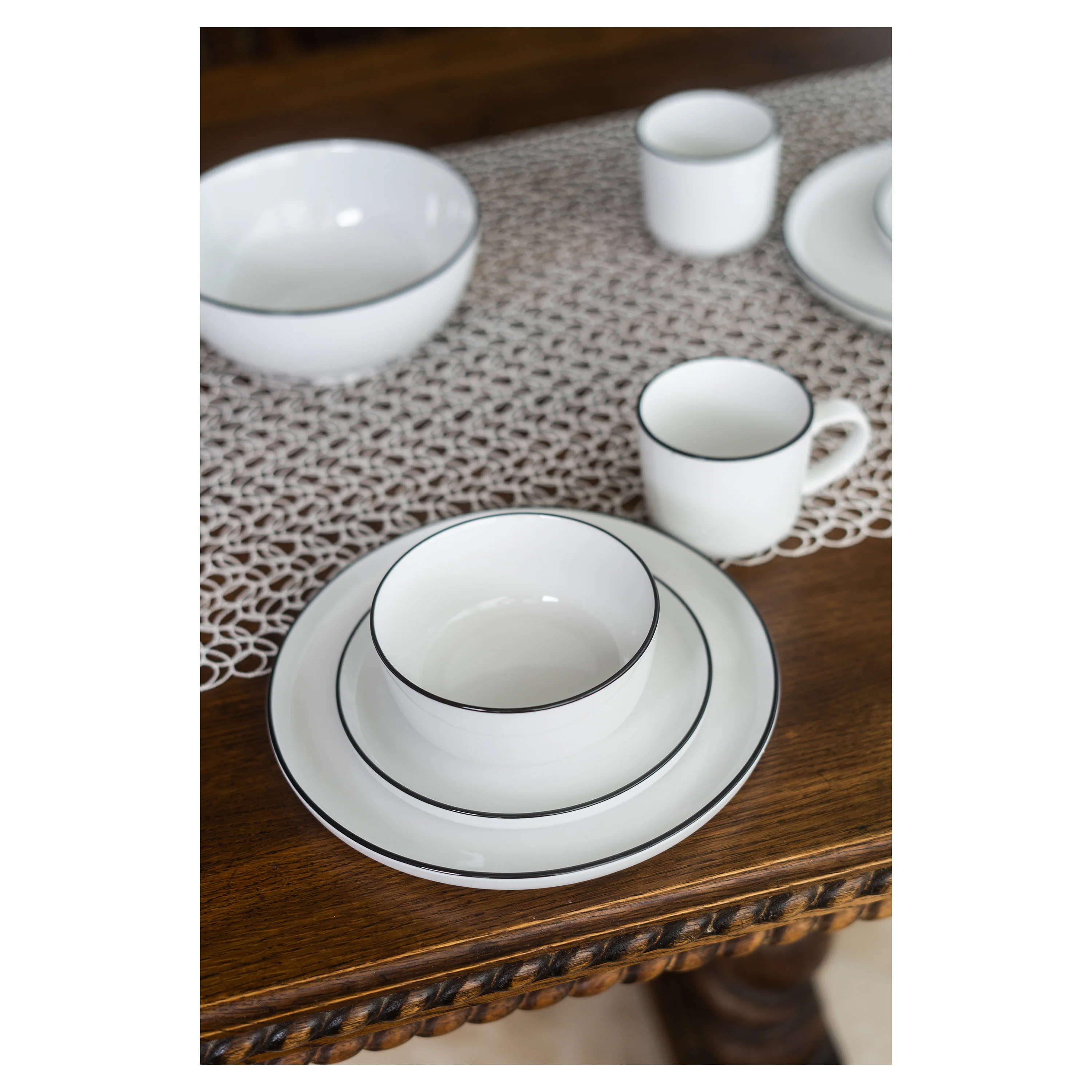 Silhouette 16 Piece Dinnerware Set