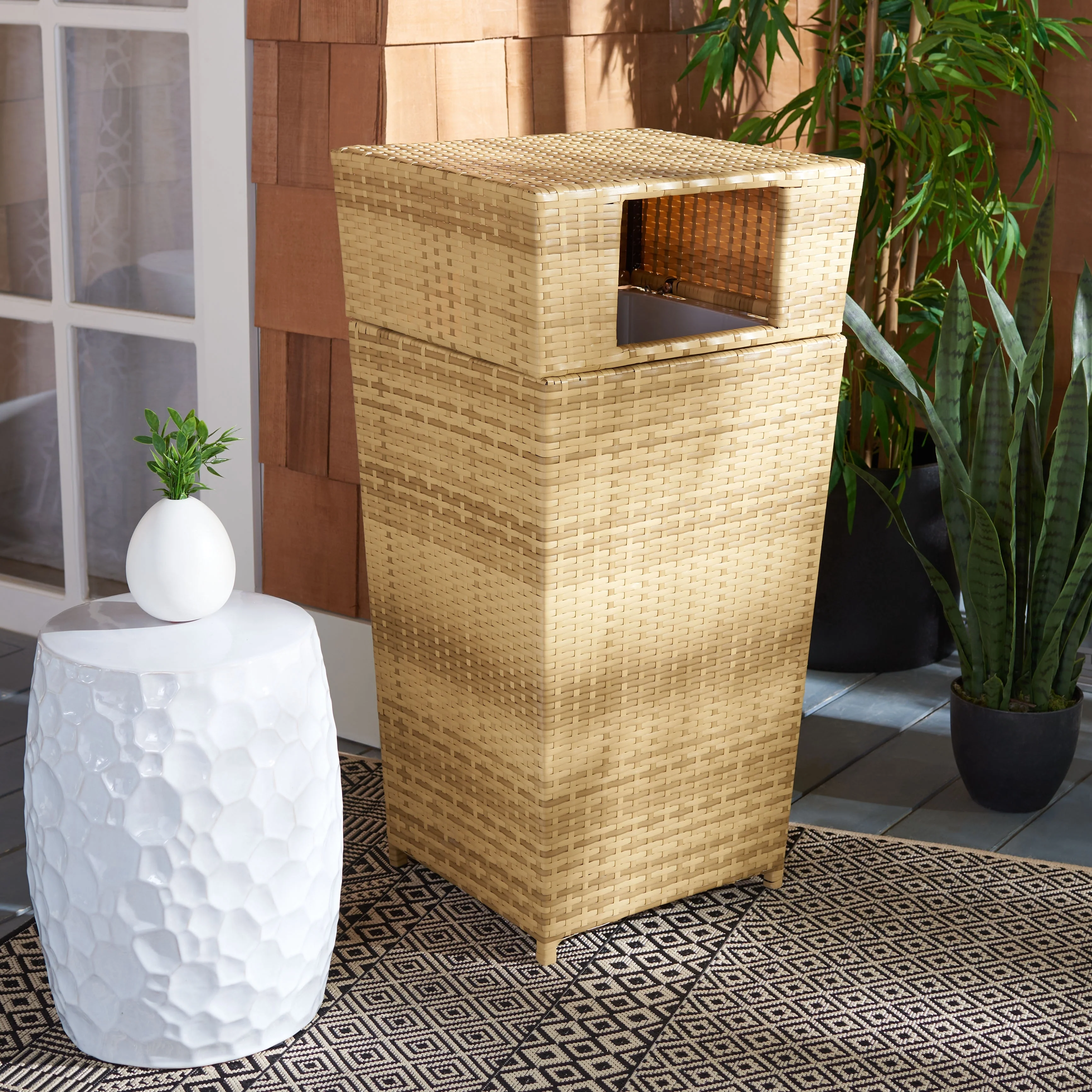 SAFAVIEH Outdoor Jennie Trash Bin (Fully Assembled)