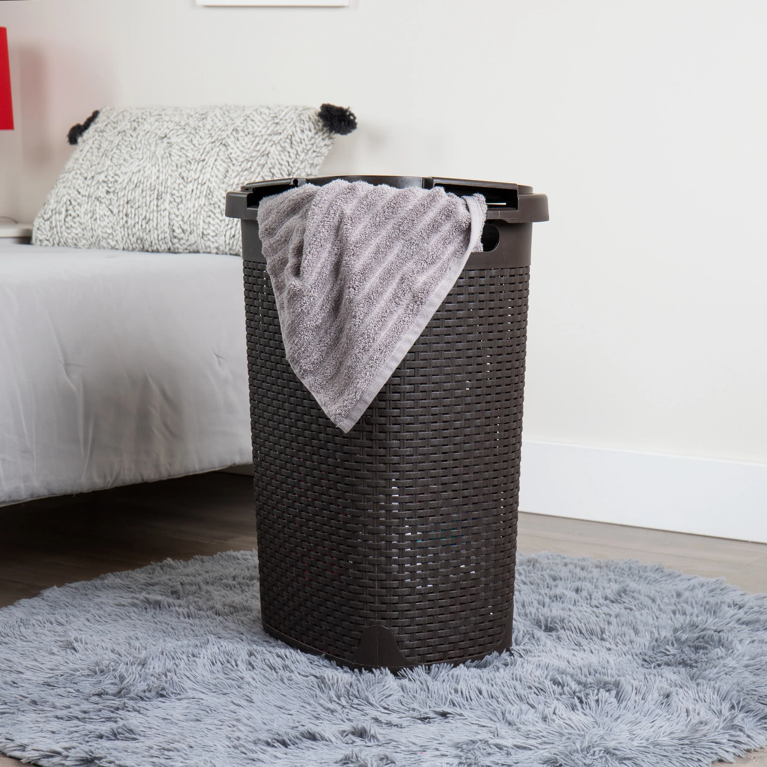 Mind Reader 60L Slim Laundry Hamper, Clothes Basket, Lid, Wicker Design, Plastic, 17.65