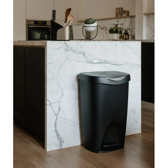 Umbra Brim 13 Gallon Plastic Trash Can