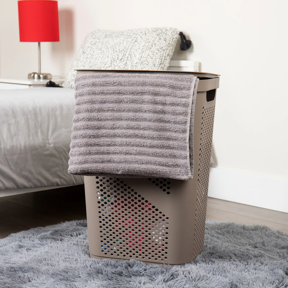Mind Reader 60L Slim Laundry Hamper, Clothes Basket, Lid, Ventilated, Plastic, 17.25