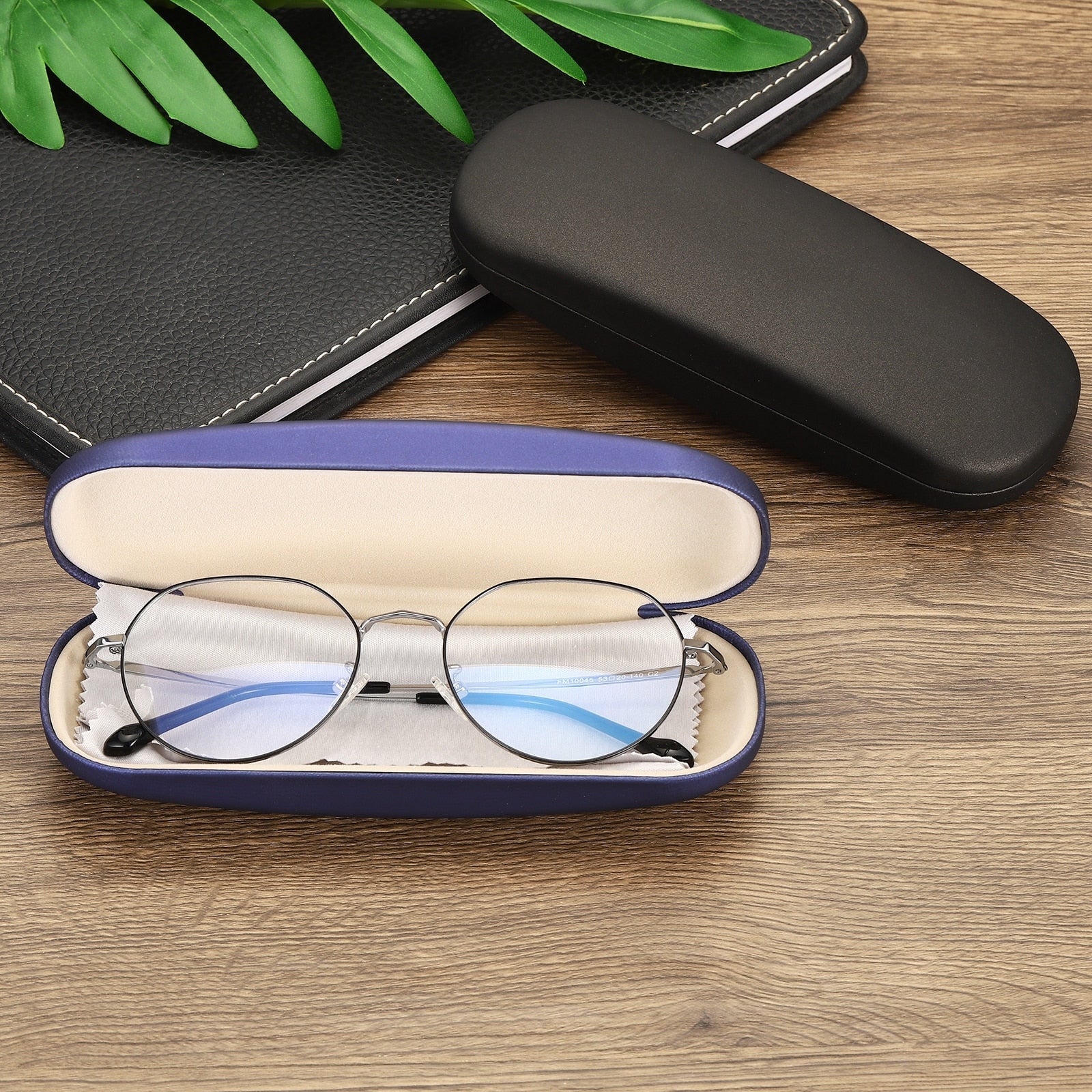 Glasses Case Hard Shell, Eyeglass Case Unisex for Women Men Glasses, Black