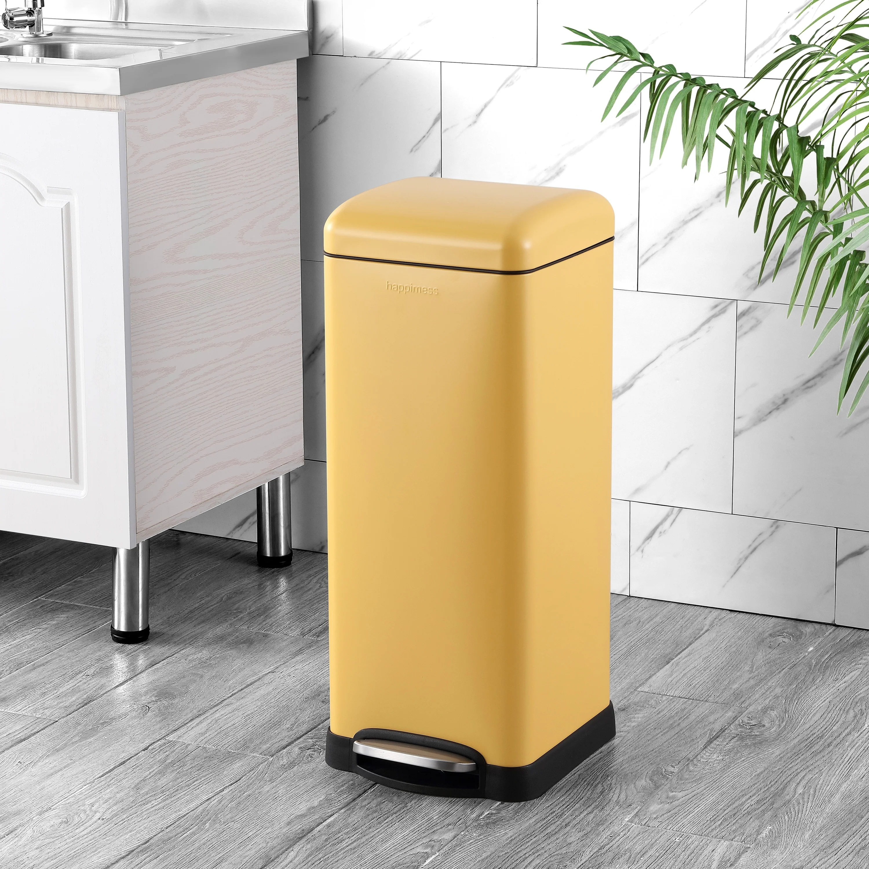 happimess Betty Retro 8-Gallon Step-Open Trash Can