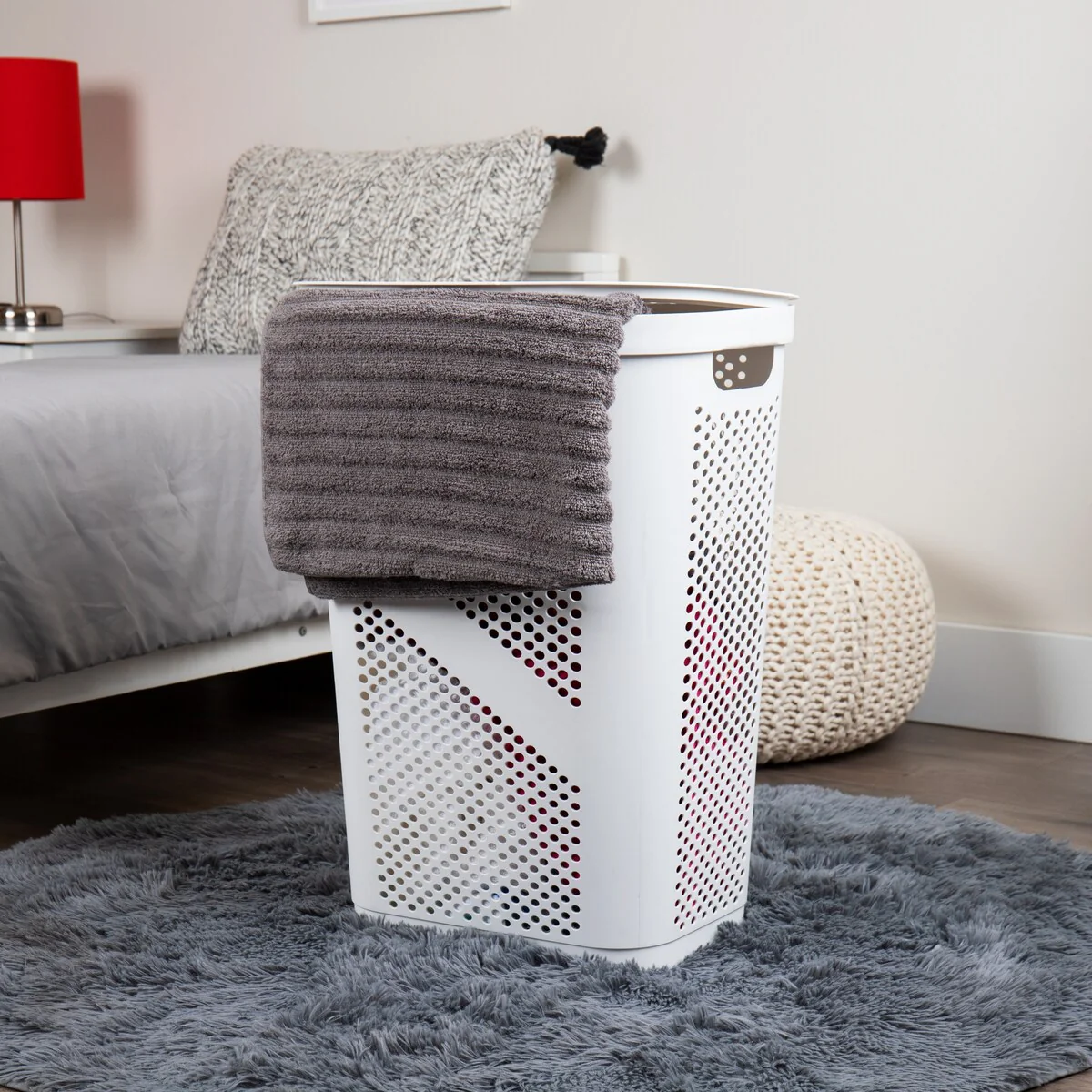 Mind Reader 60L Slim Laundry Hamper, Clothes Basket, Lid, Ventilated, Plastic, 17.25