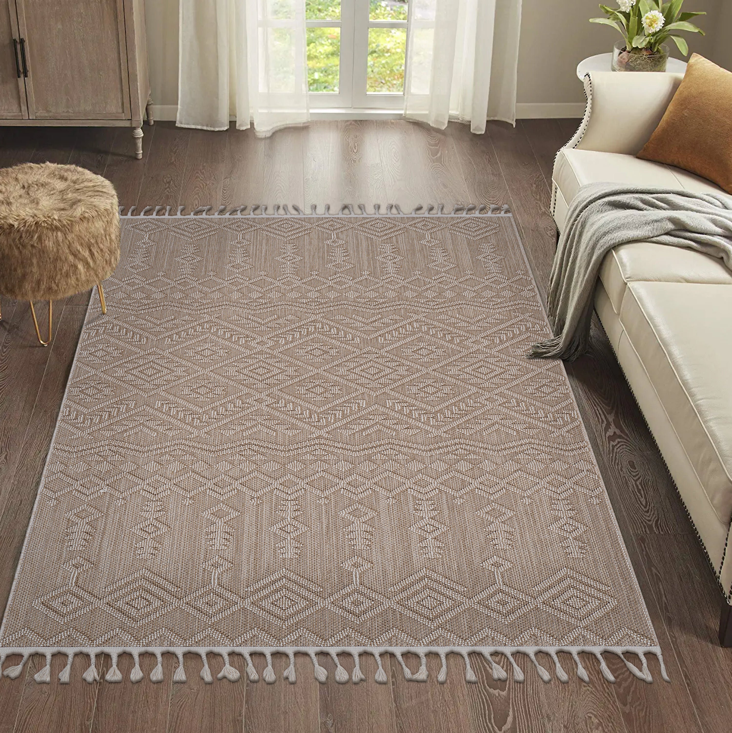 Amplifyy Area Rug with Intricate Geometric Patterns