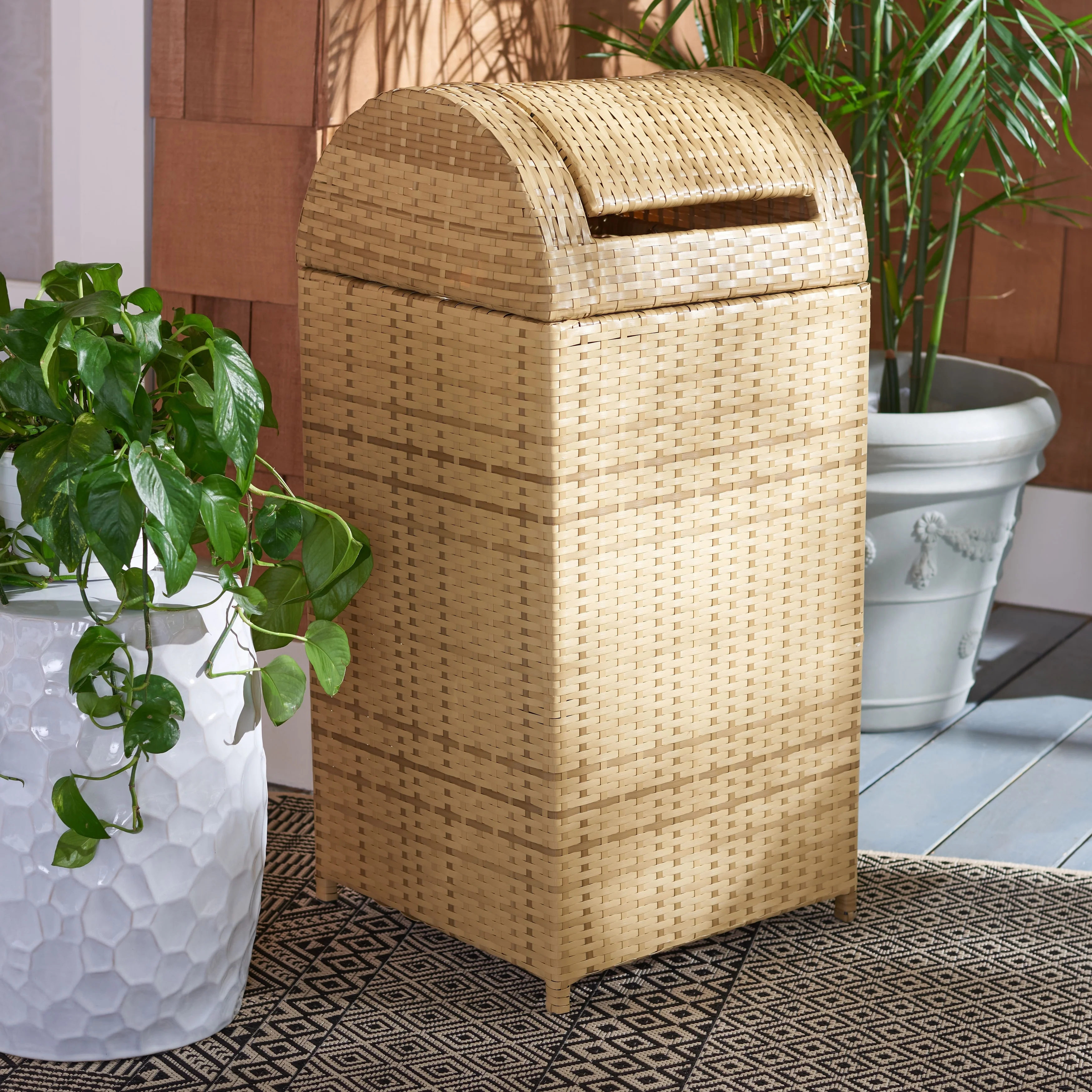 SAFAVIEH Outdoor Karyme Trash Bin (Fully Assembled)