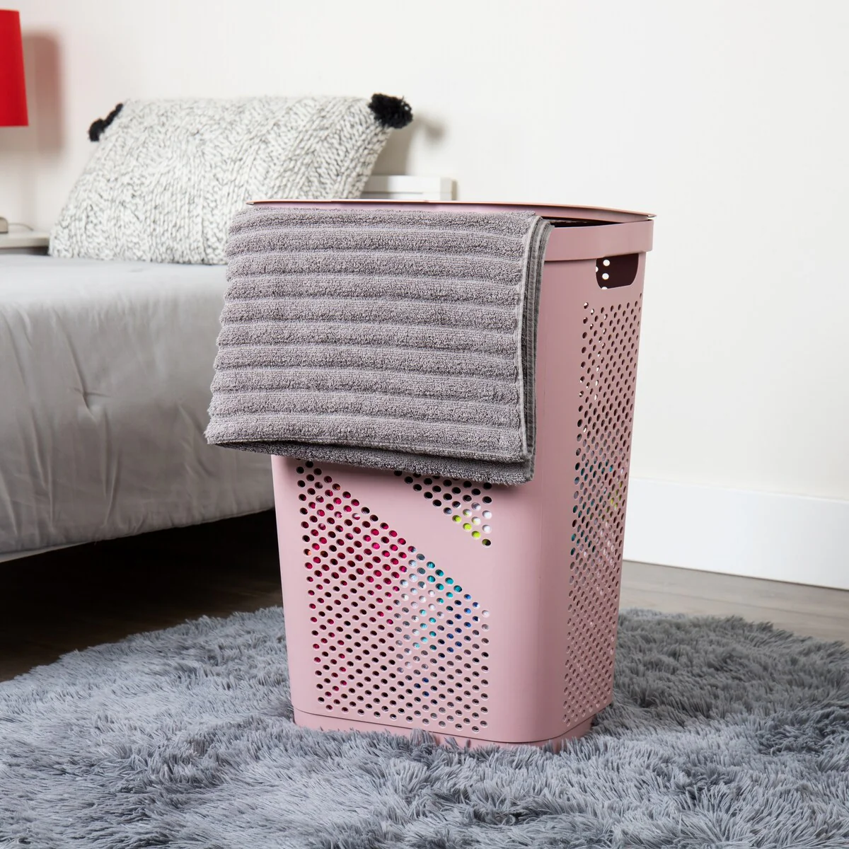 Mind Reader 60L Slim Laundry Hamper, Clothes Basket, Lid, Ventilated, Plastic, 17.25