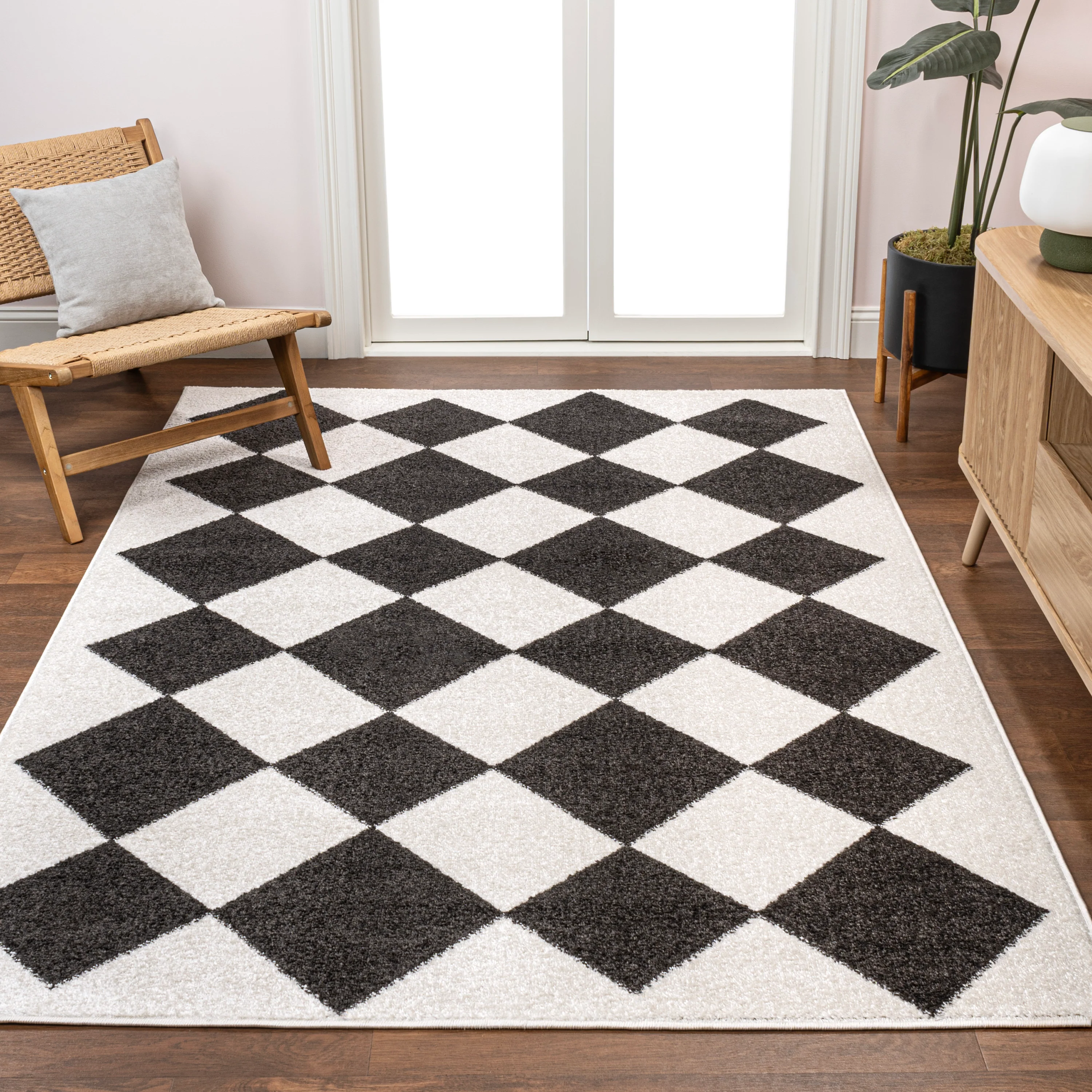 Draper Classic Geometric Diamond Pattern Area Rug