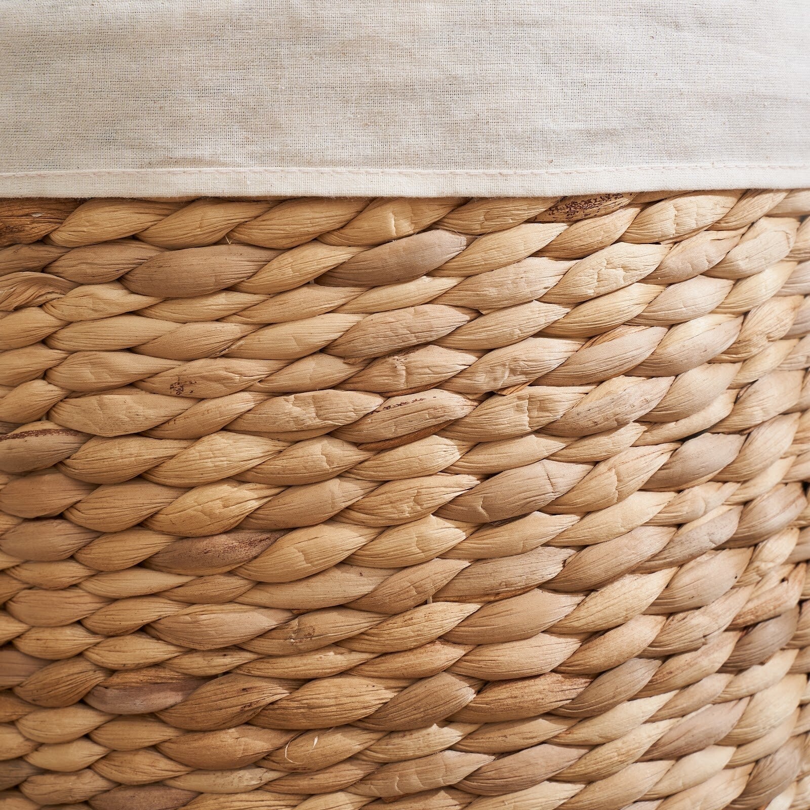 Ludmilla Round Tall Water Hyacinth Woven Wicker Laundry Hamper with Lid 15