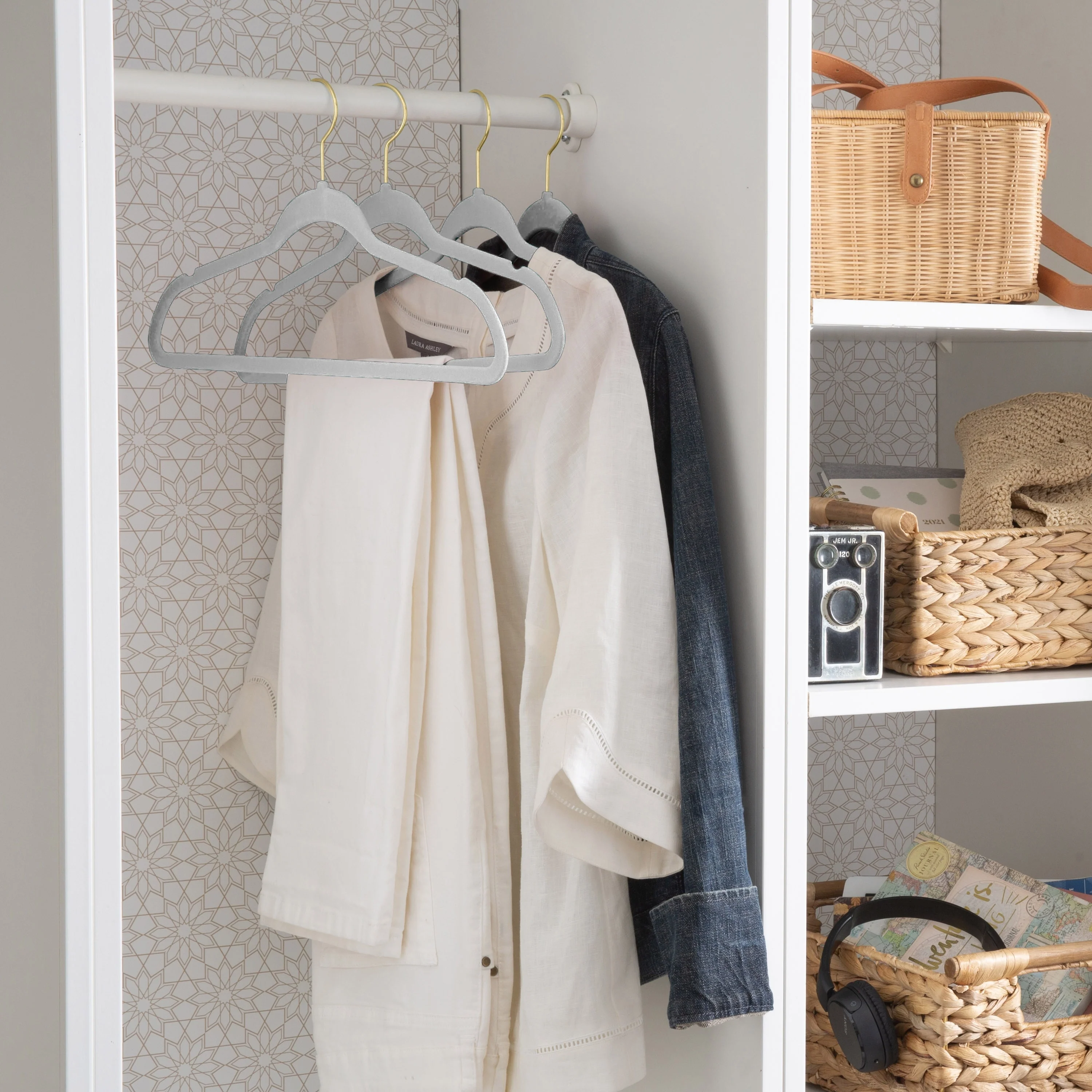 Simplify 25 Pack Slim Velvet Gold Hook Hangers - 17.7