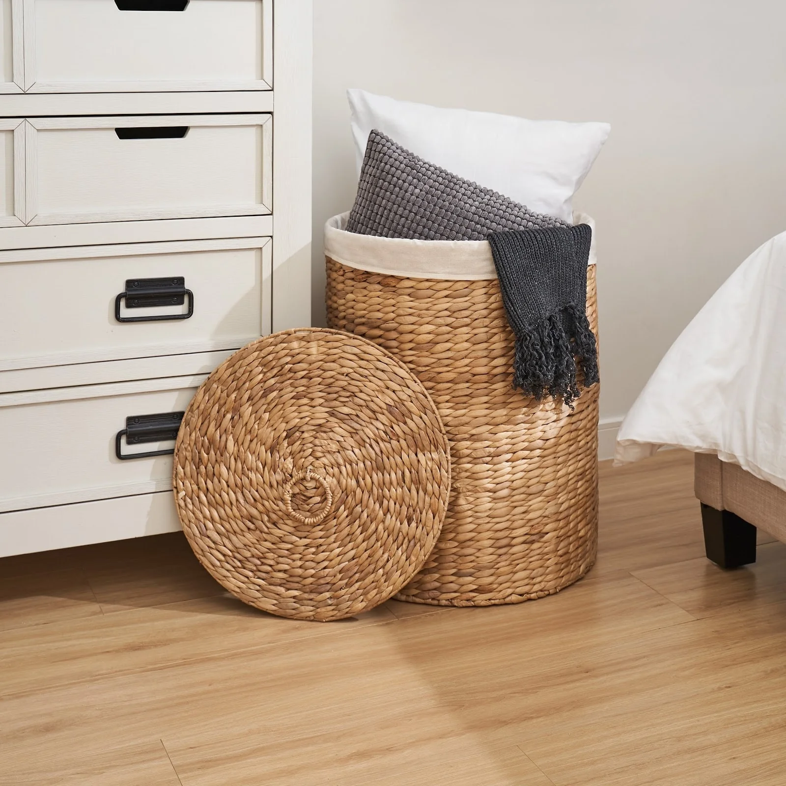 Ludmilla Round Tall Water Hyacinth Woven Wicker Laundry Hamper with Lid 15