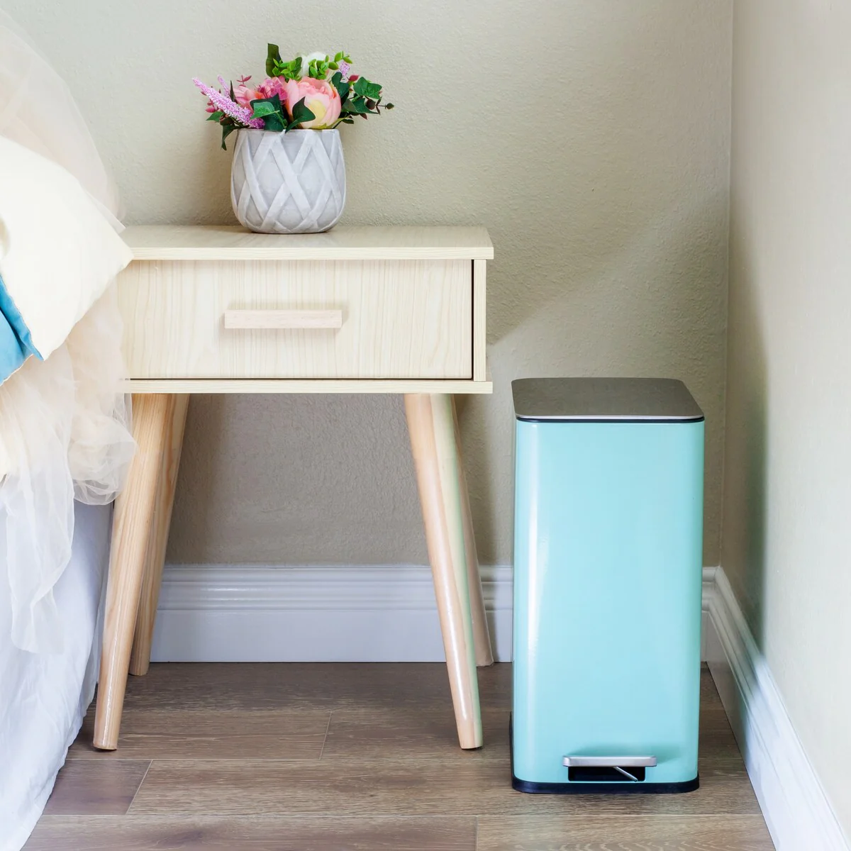 Qualiazero 10L / 2.6 Gallon Slim Step Can