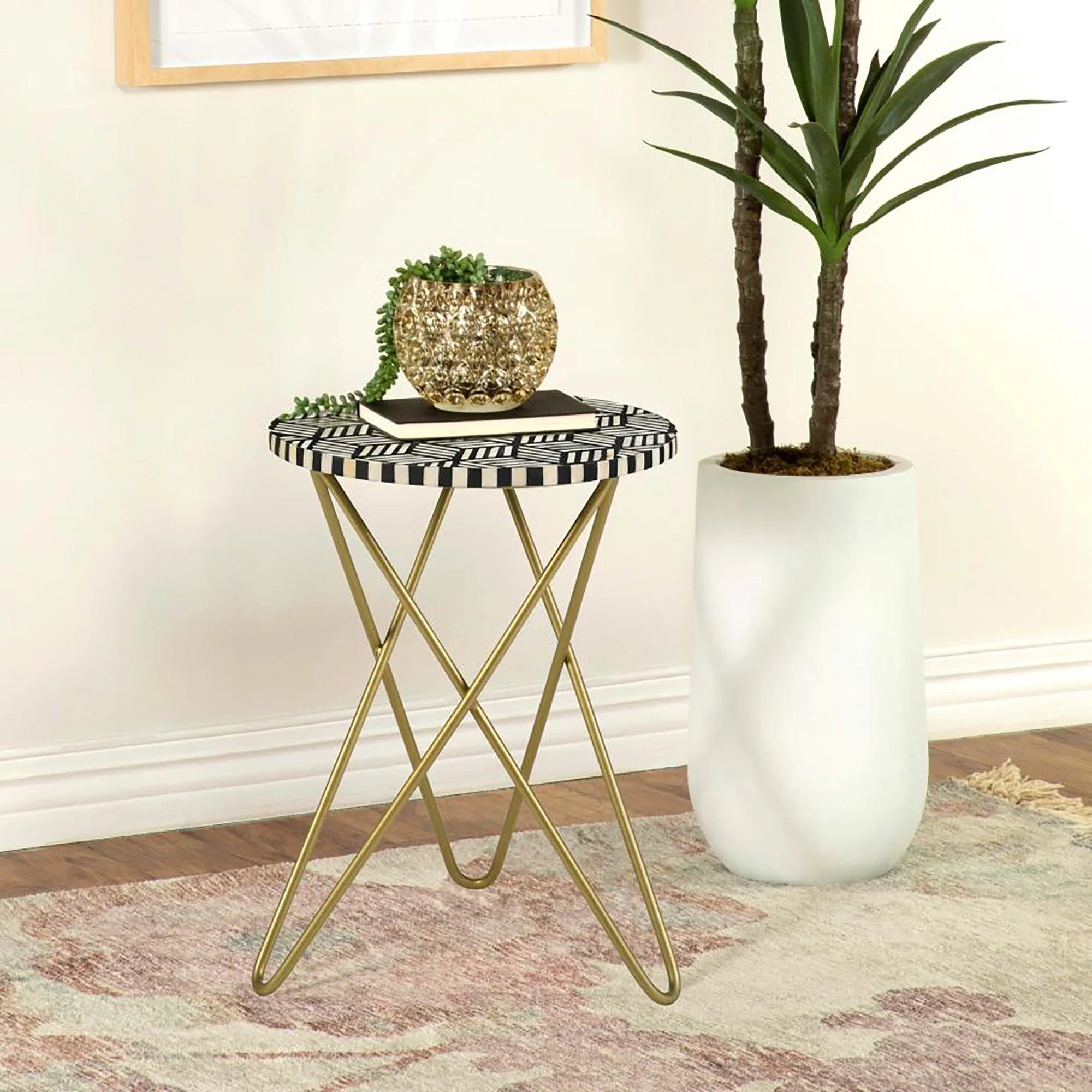 Accent Table with Metal Hairpin Legs and Round Tabletop