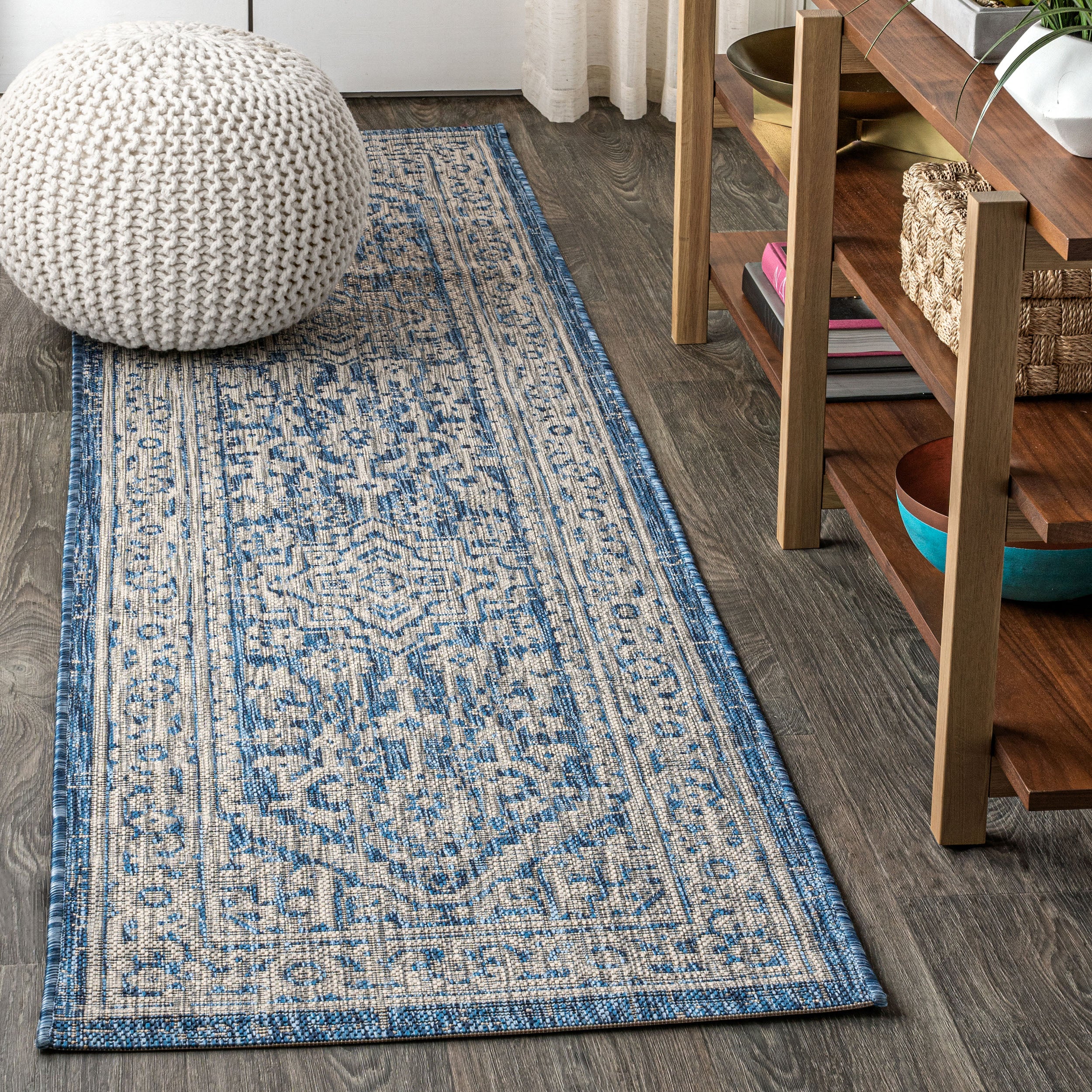 Sinjuri Medallion Textured Weave Indoor/Outdoor Area Rug