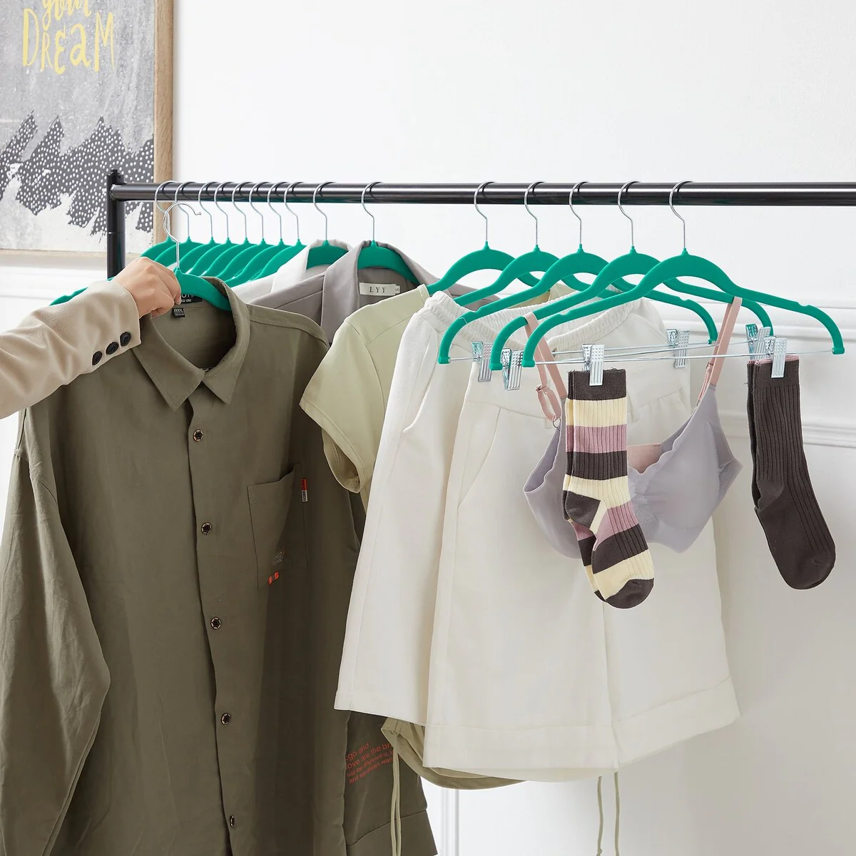 Javlergo 20-Pack Velvet Clothes Hangers, 16.5in Heavy-Duty Hangers with Adjustable Clips, Non-Slip, Space-Saving