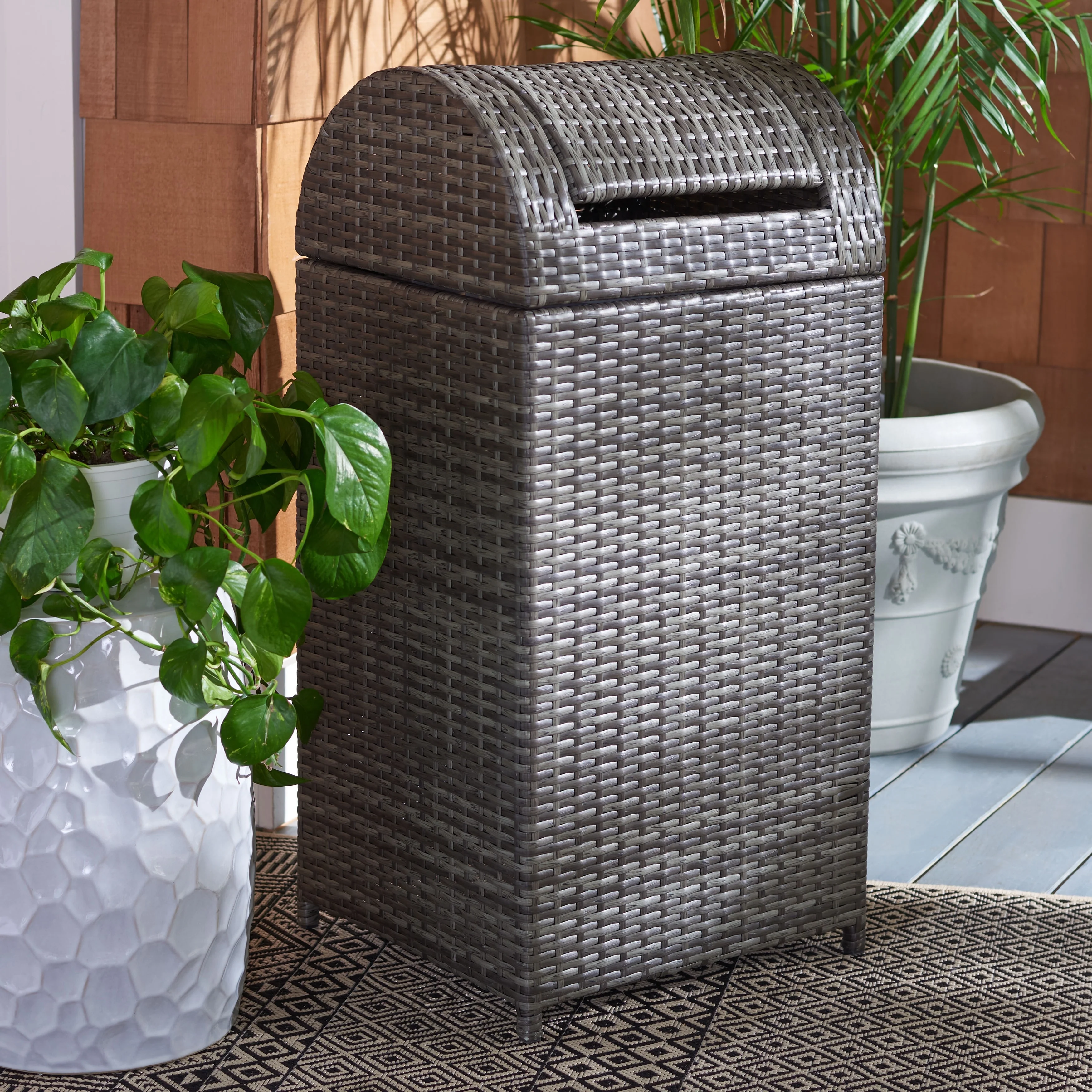 SAFAVIEH Outdoor Karyme Trash Bin (Fully Assembled)