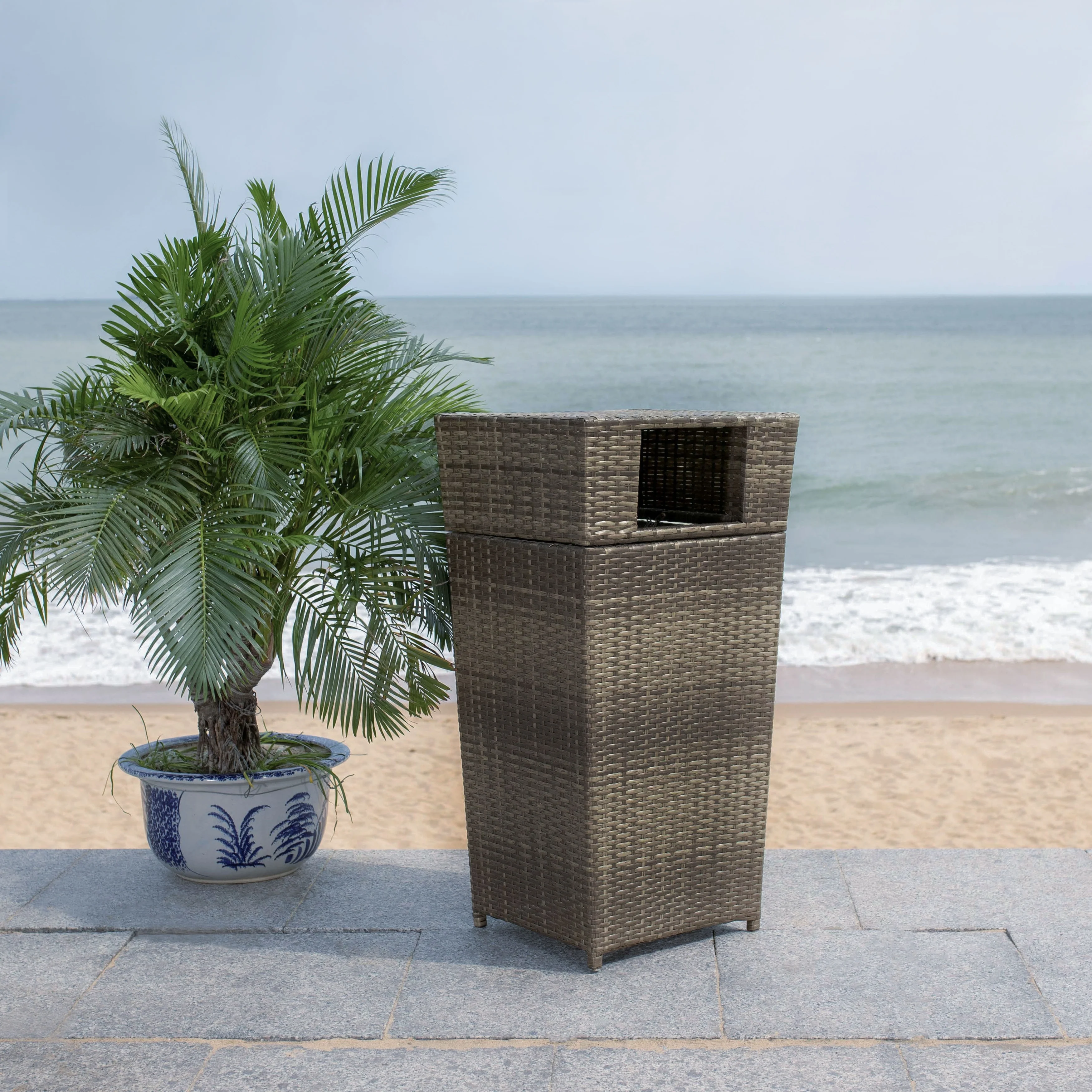 SAFAVIEH Outdoor Jennie Trash Bin (Fully Assembled)