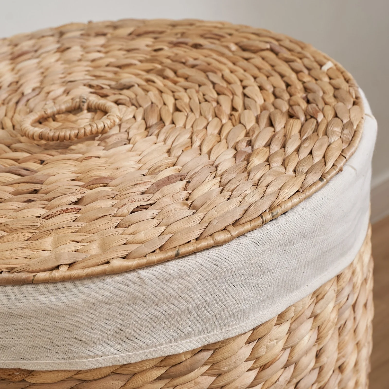 Ludmilla Round Tall Water Hyacinth Woven Wicker Laundry Hamper with Lid 15