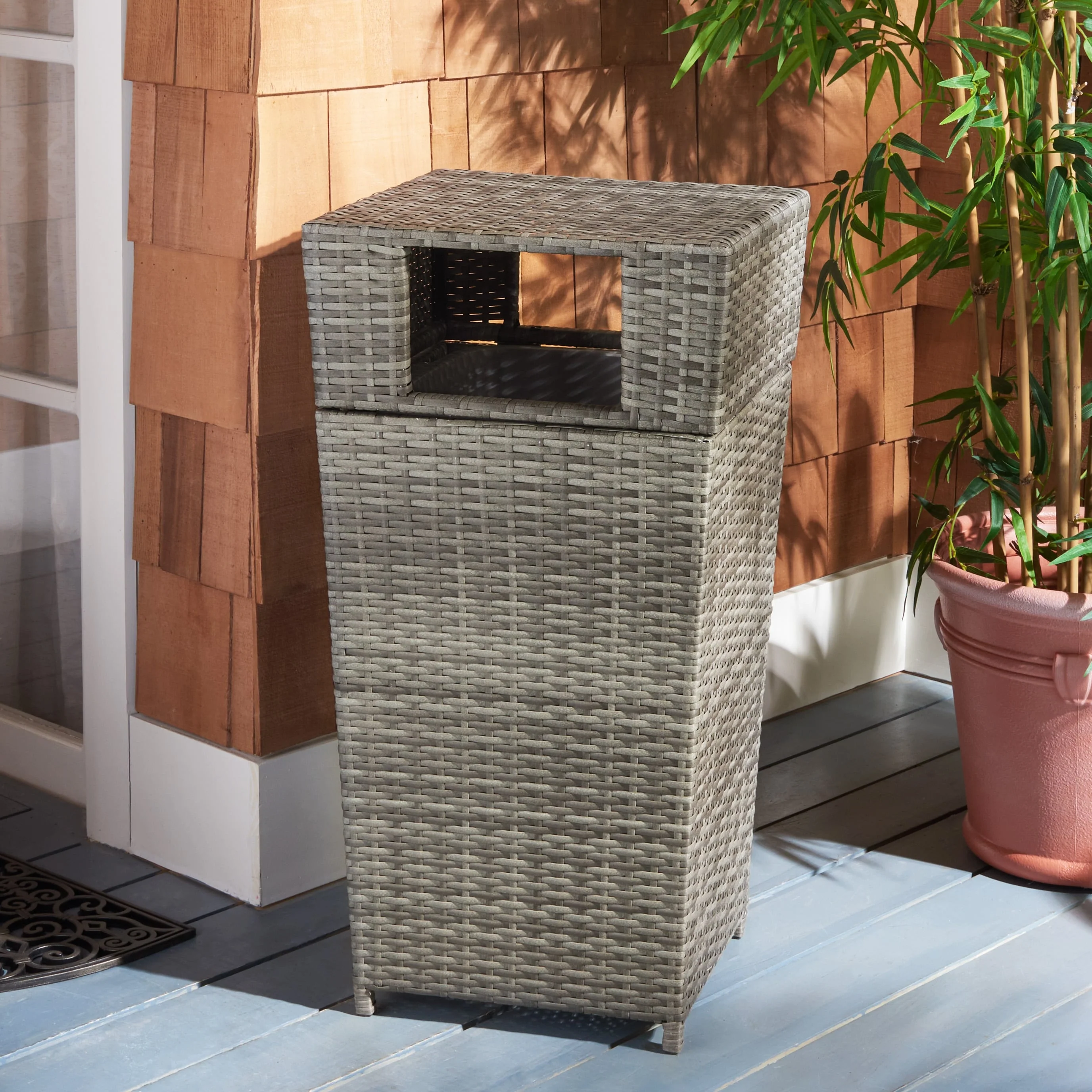 SAFAVIEH Outdoor Jennie Trash Bin (Fully Assembled)