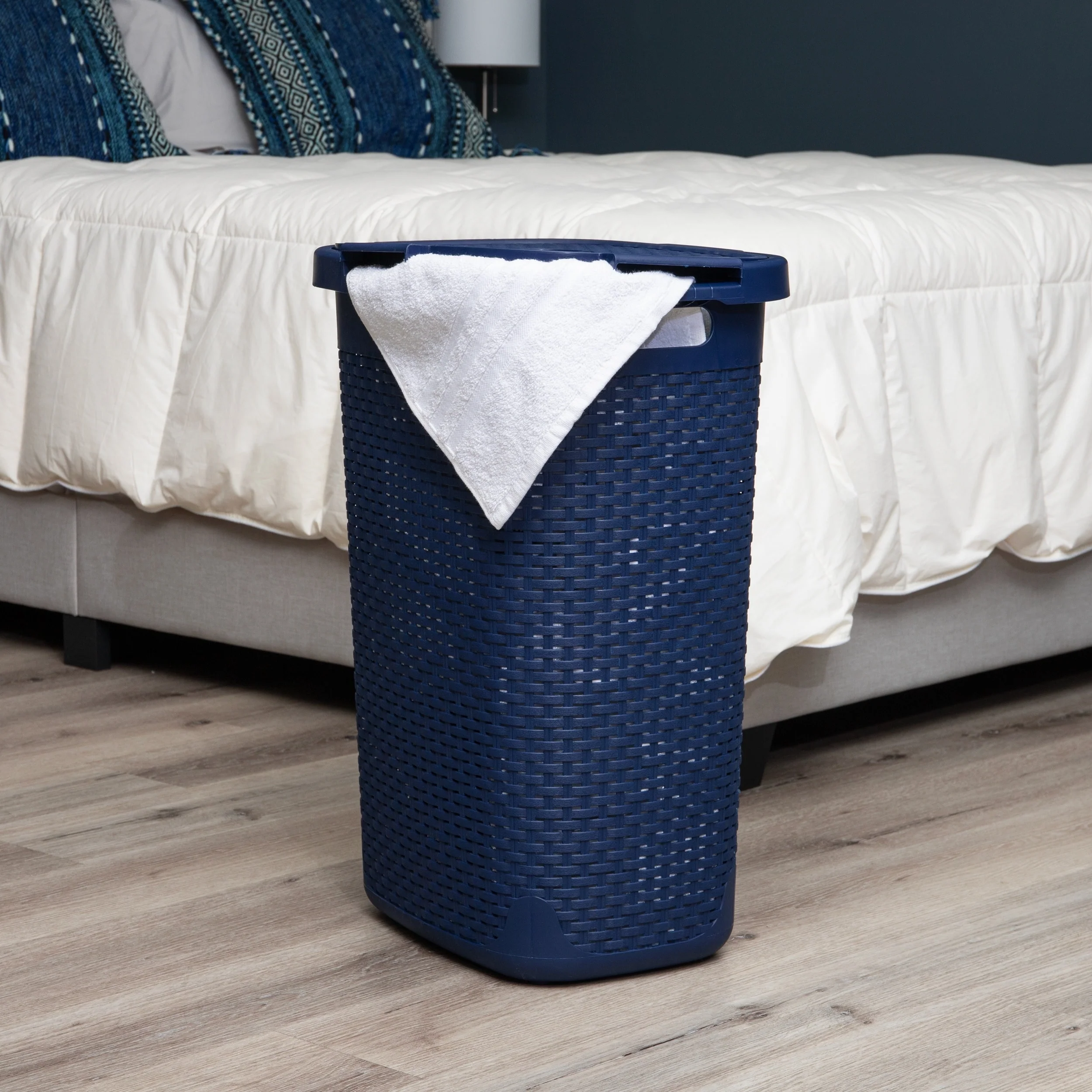 Mind Reader 60L Slim Laundry Hamper, Clothes Basket, Lid, Wicker Design, Plastic, 17.65