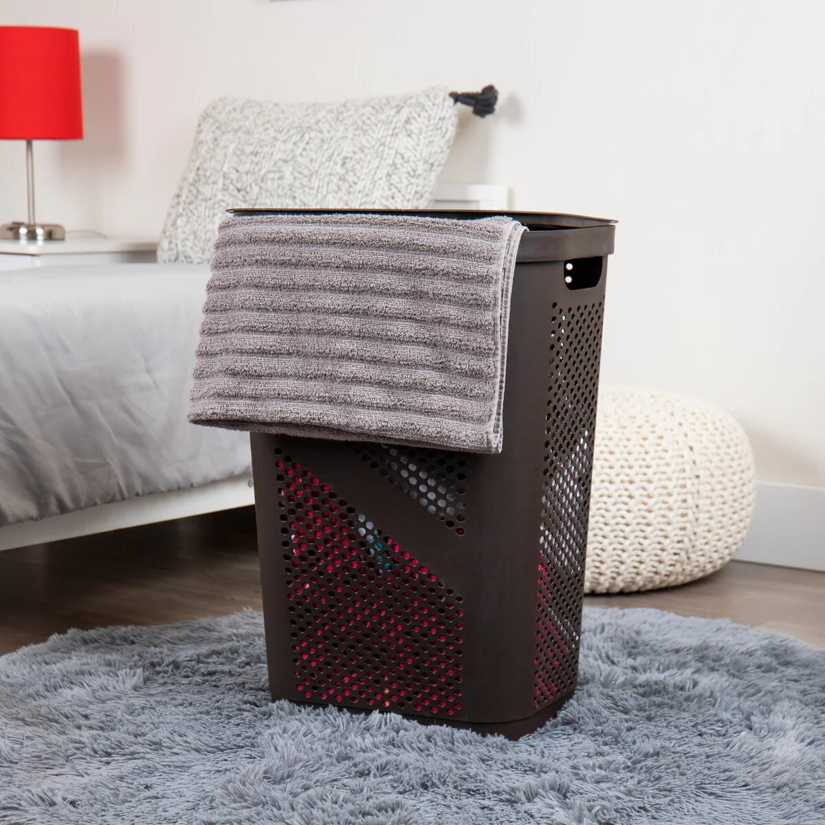 Mind Reader 60L Slim Laundry Hamper, Clothes Basket, Lid, Ventilated, Plastic, 17.25