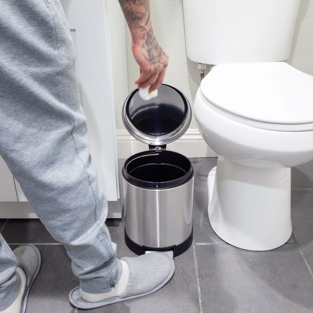 Qualiazero TWO 1.6 Gal Round Step On Trash Cans, Stainless Steel, Twin Pack
