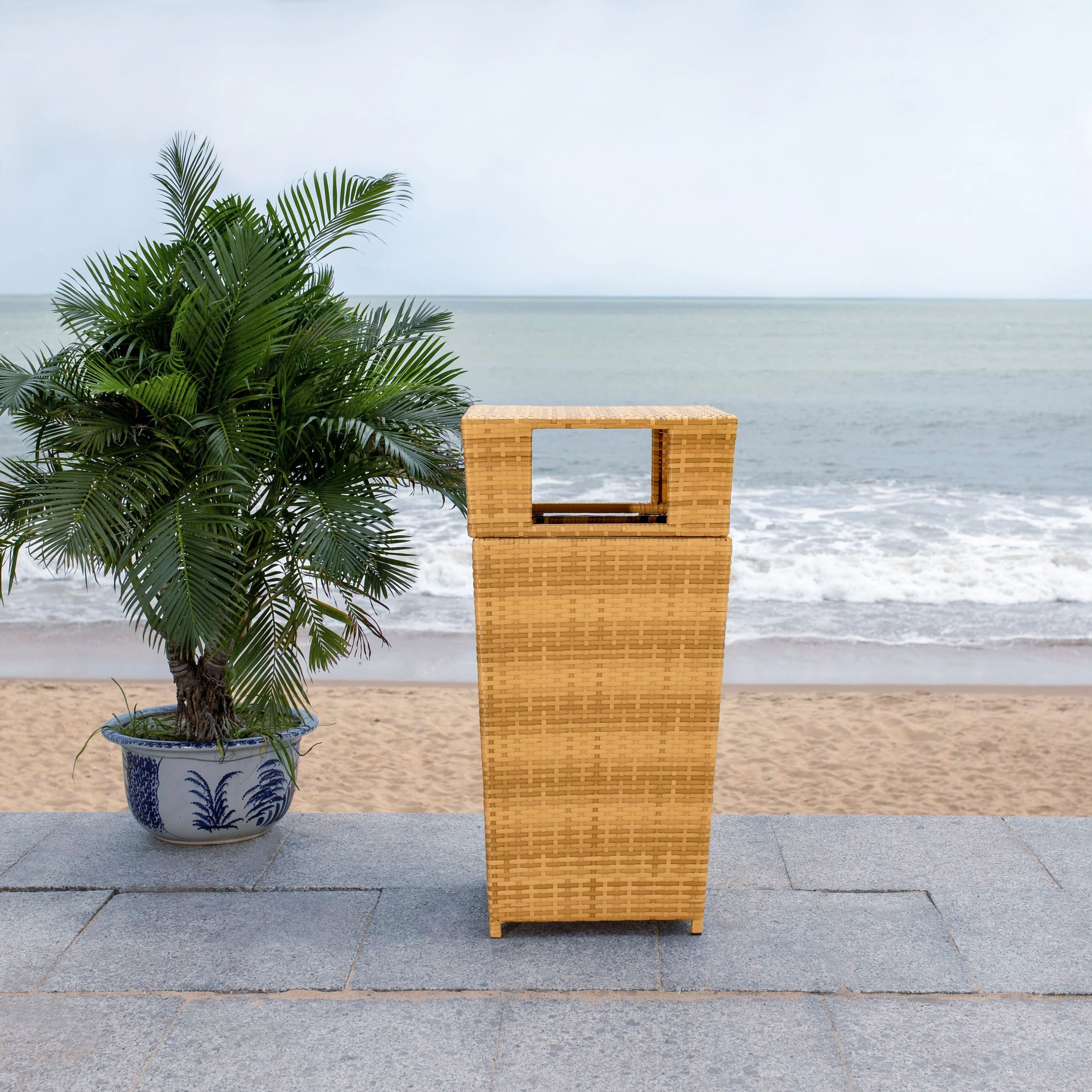 SAFAVIEH Outdoor Jennie Trash Bin (Fully Assembled)