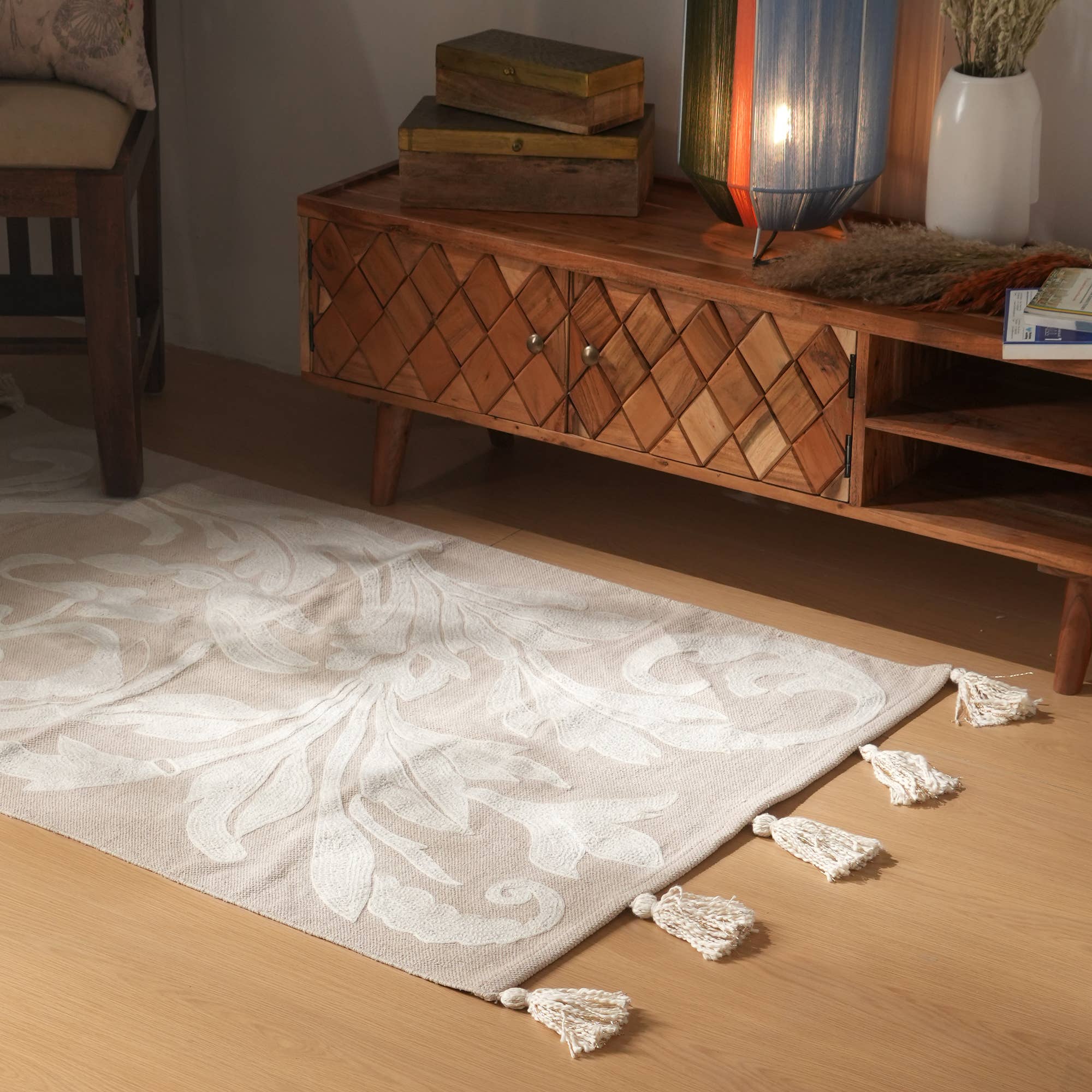 Cotton Embroidered Rug with Open Tassels