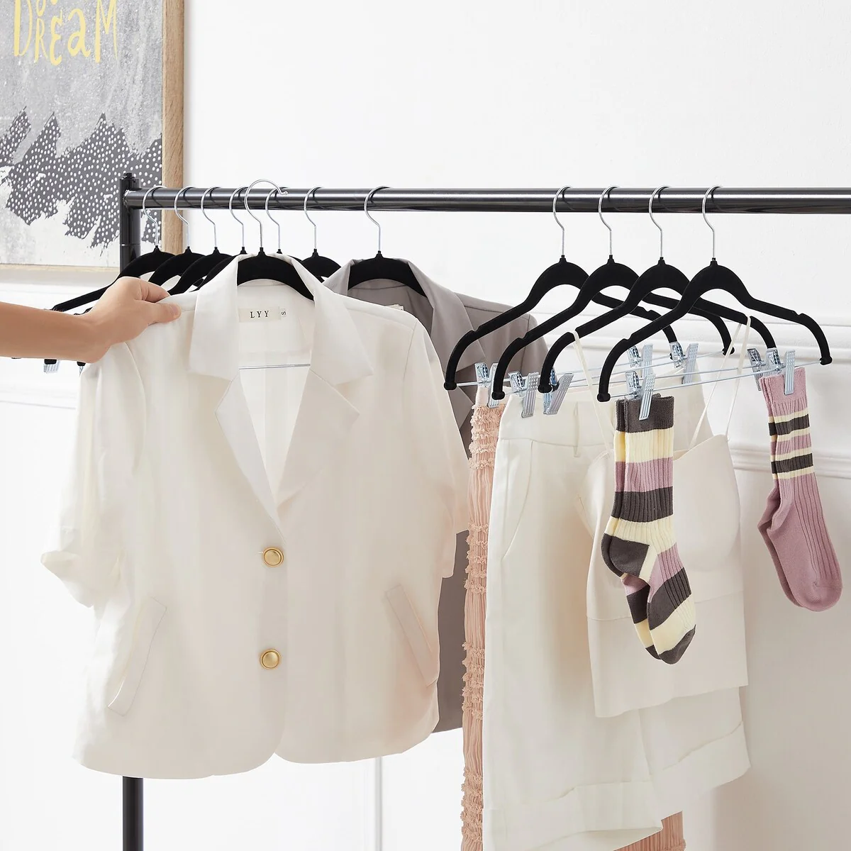 Javlergo 20-Pack Velvet Clothes Hangers, 16.5in Heavy-Duty Hangers with Adjustable Clips, Non-Slip, Space-Saving