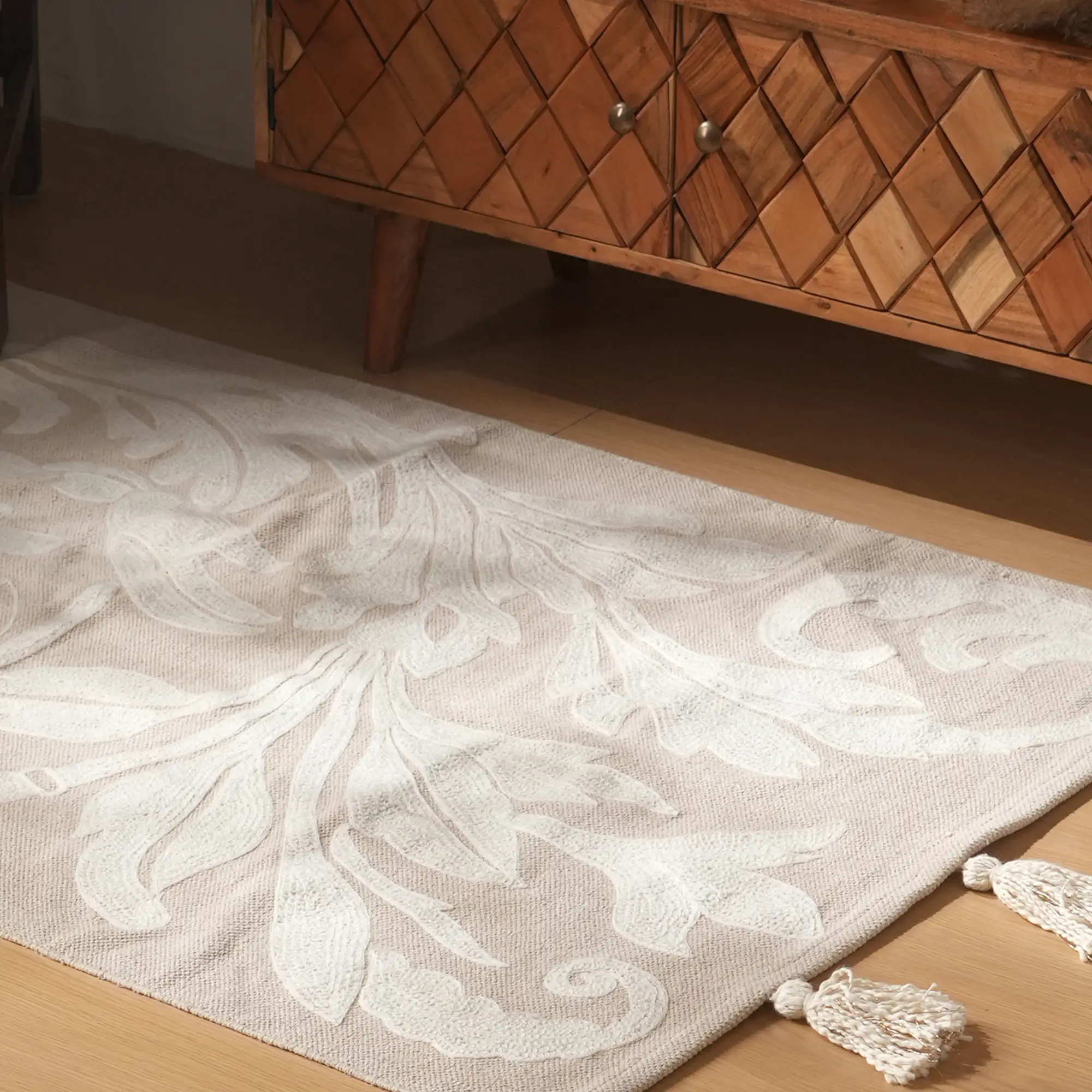 Cotton Embroidered Rug with Open Tassels