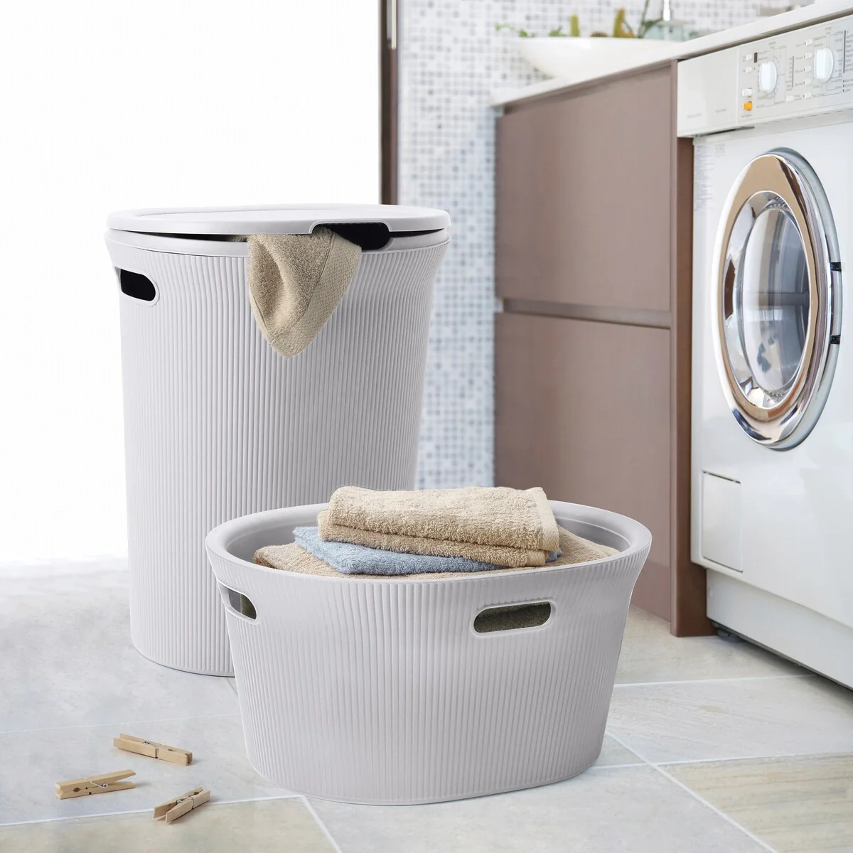 Superio 40 L Ribbed Laundry Hamper with Lid - Capacity: 40l