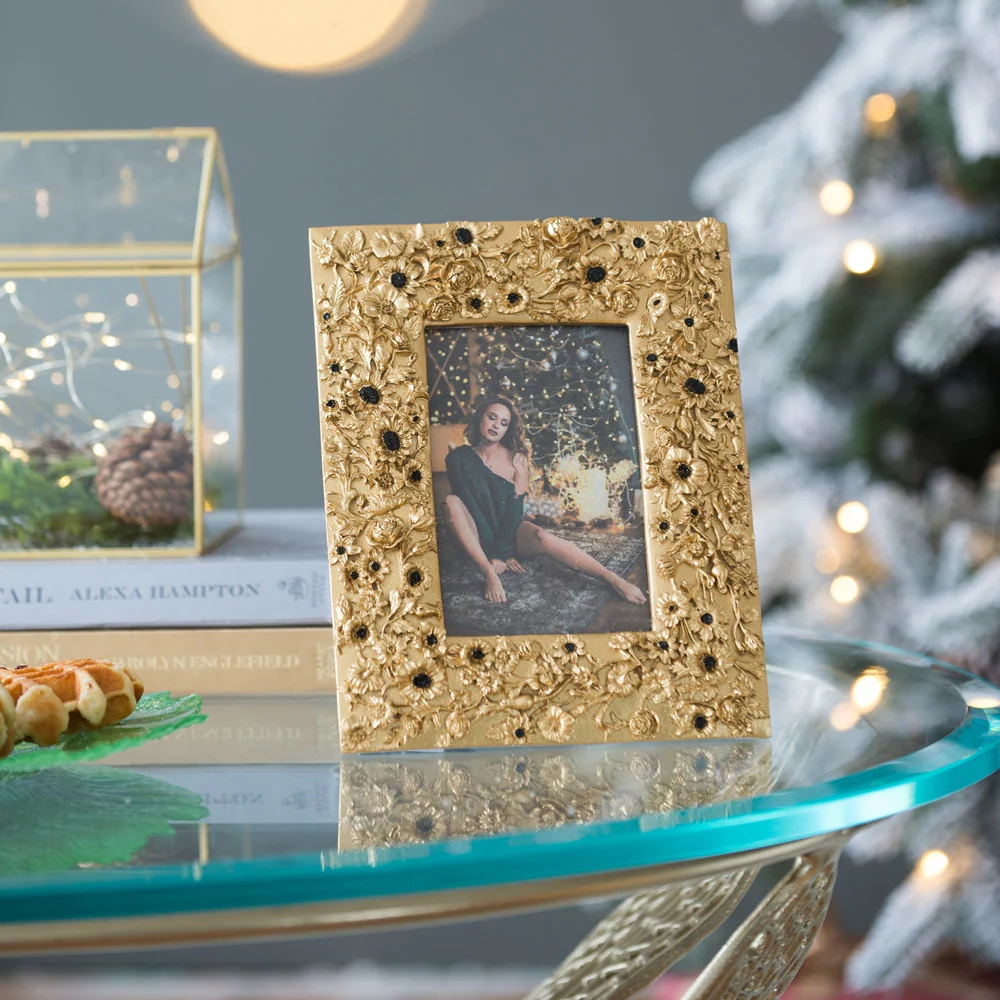 7.5x1x9.5 Photo Frame with Flower Design