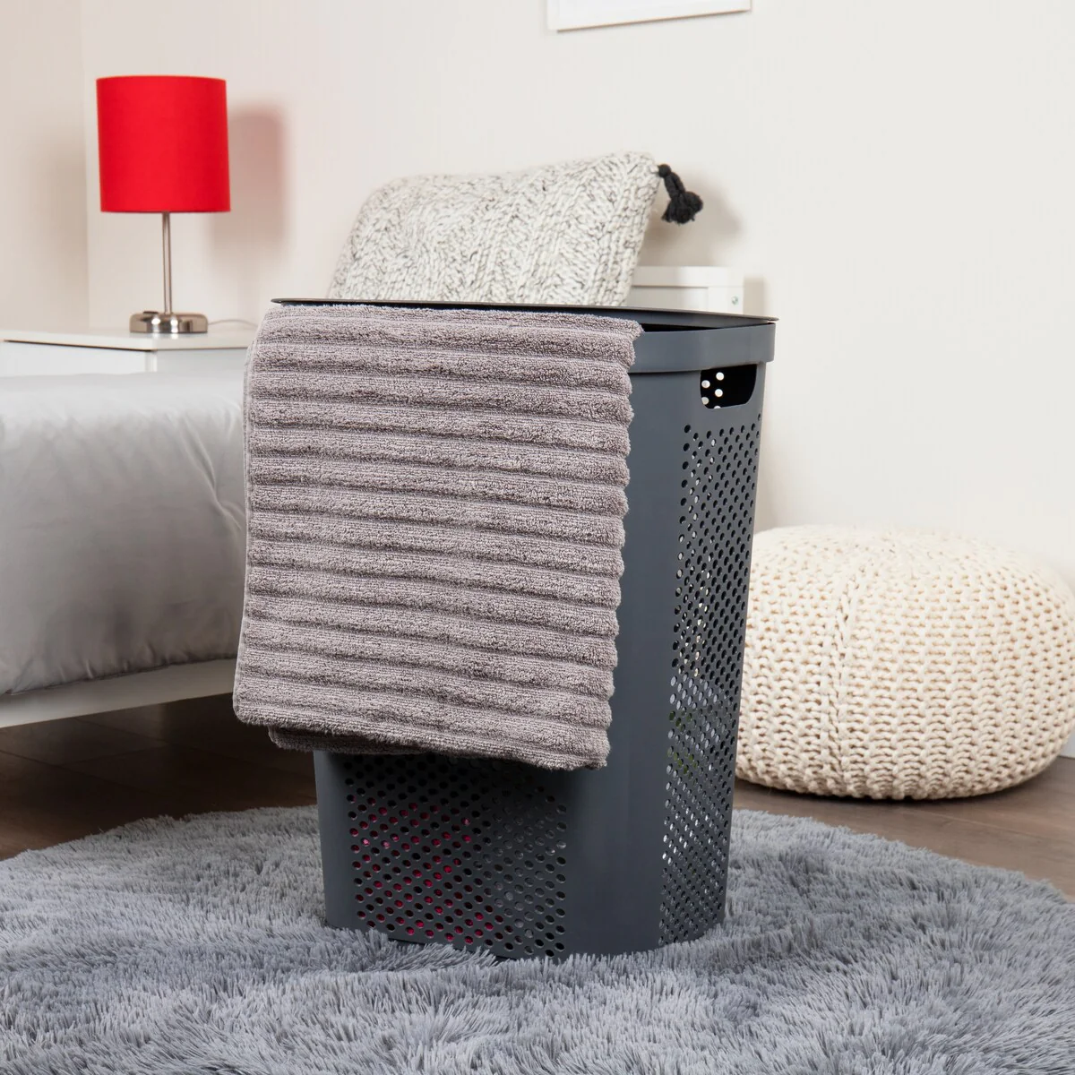 Mind Reader 60L Slim Laundry Hamper, Clothes Basket, Lid, Ventilated, Plastic, 17.25