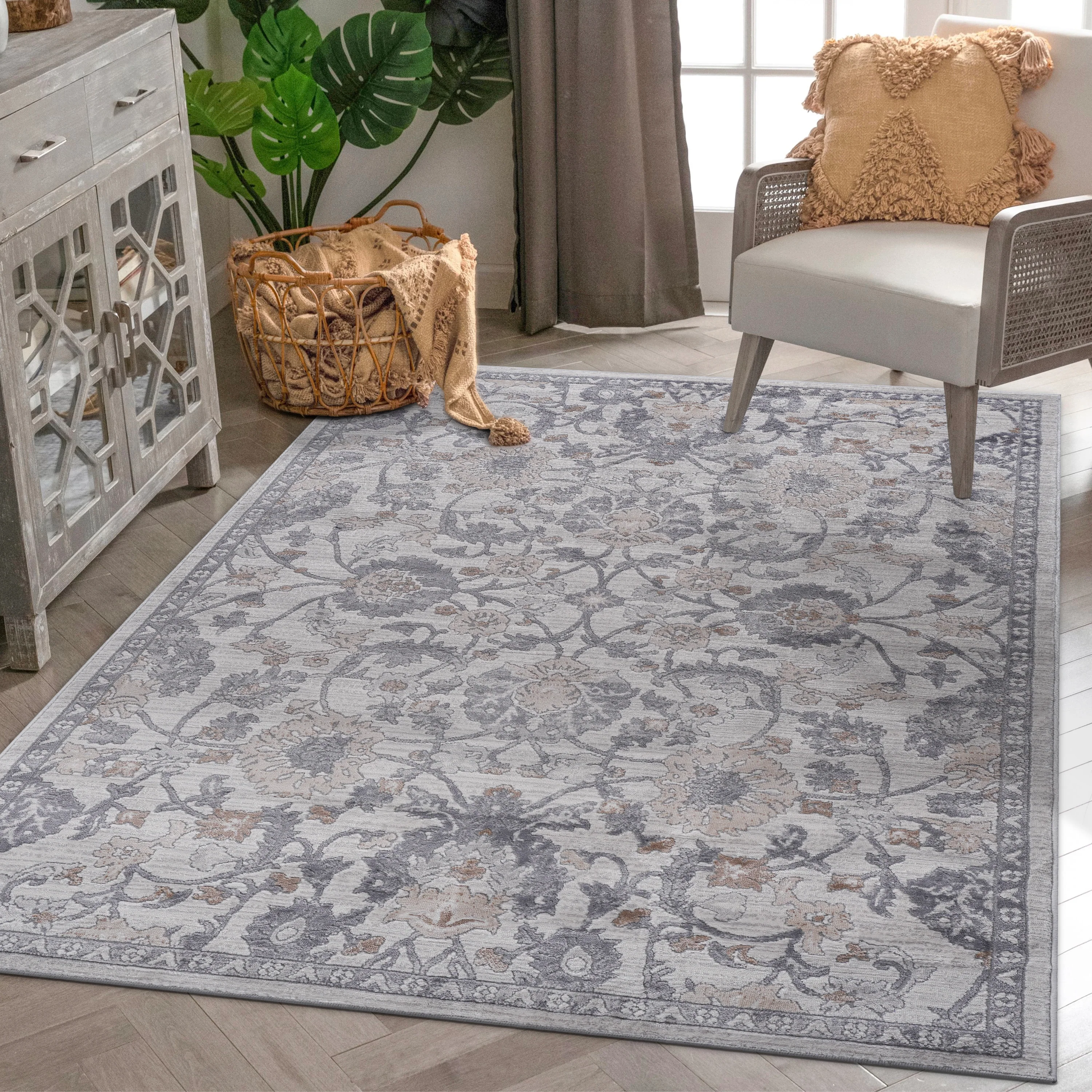 Area Rug with Traditional Floral Motif