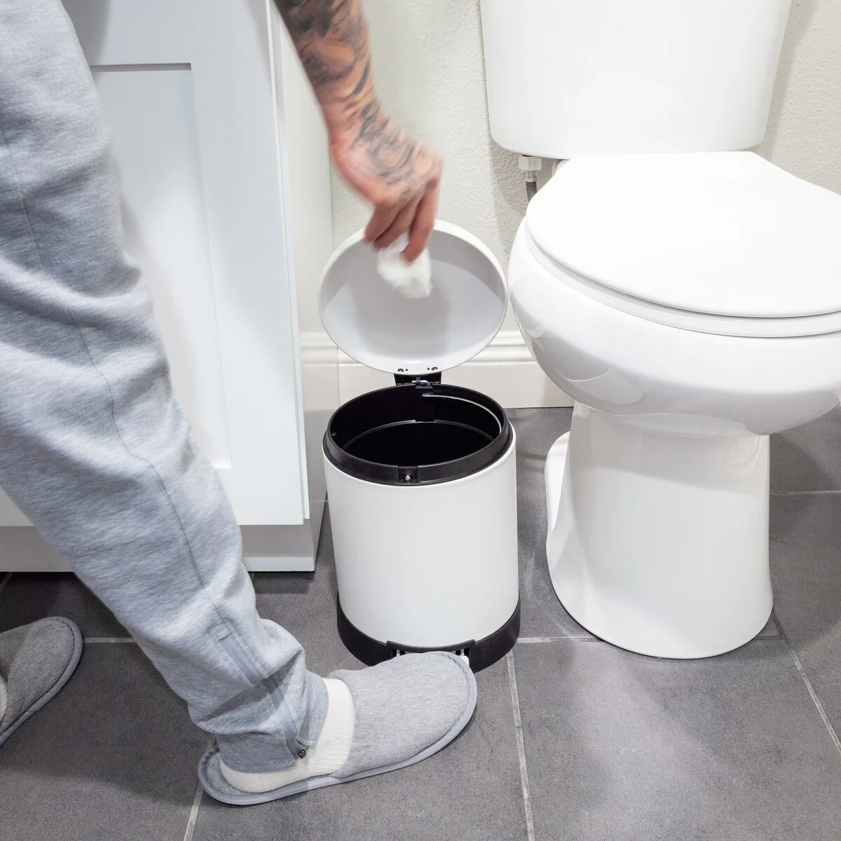 Qualiazero TWO 1.6 Gal Round Step On Trash Cans, Stainless Steel, Twin Pack