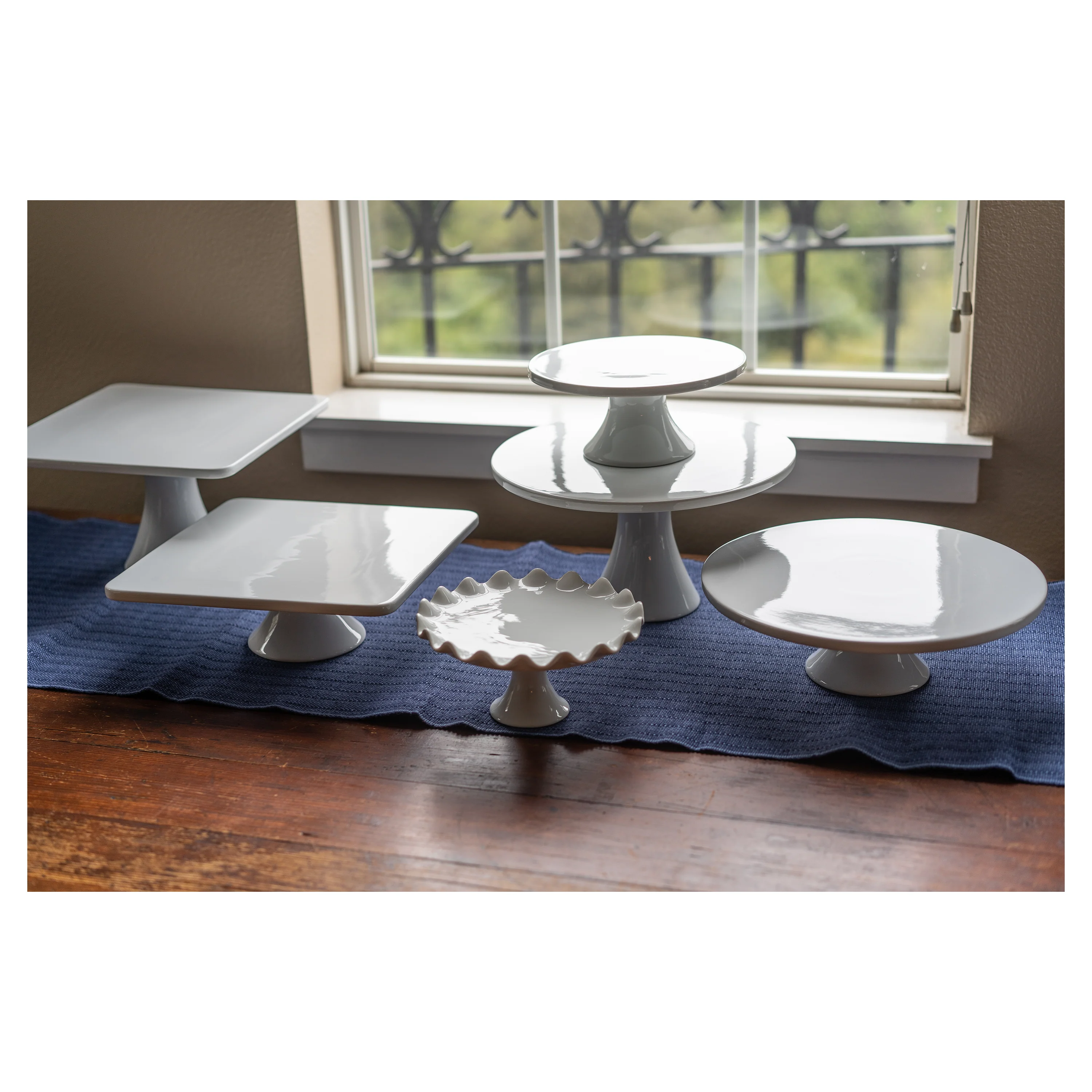 Round Cake Stand