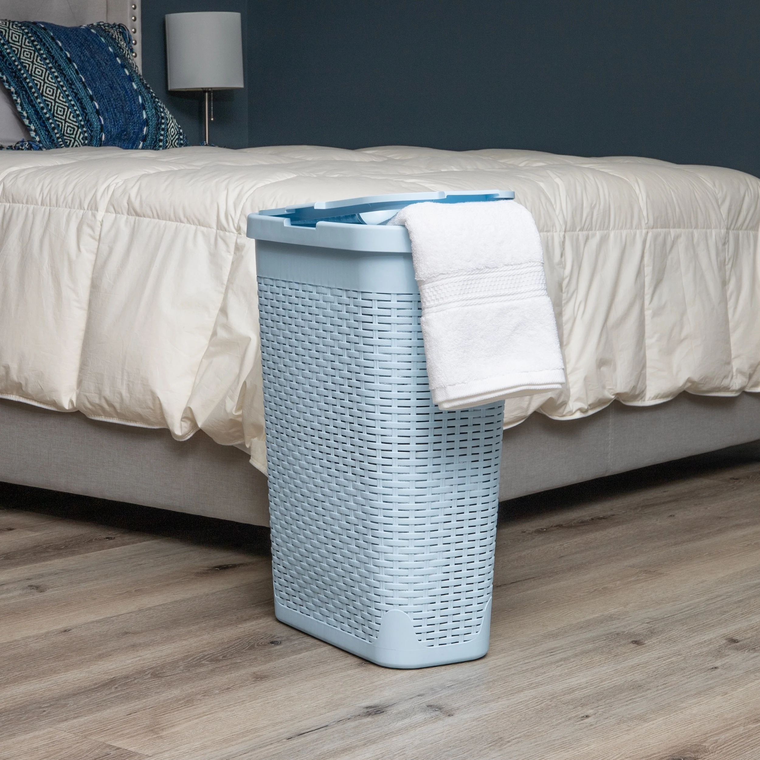 Mind Reader 40L Slim Laundry Hamper, Clothes Basket, Lid, Wicker Design, Plastic, 18