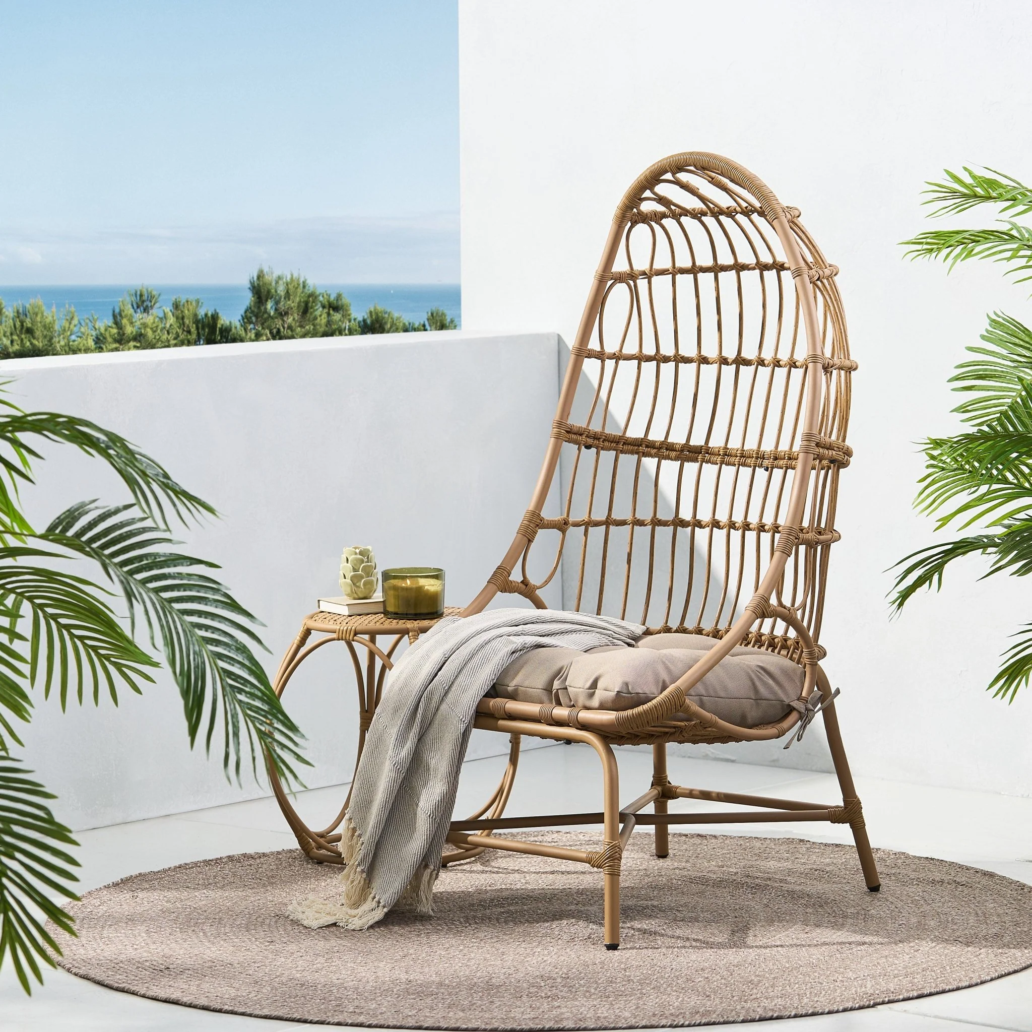 Outdoor Accent Chair with Basket Shape