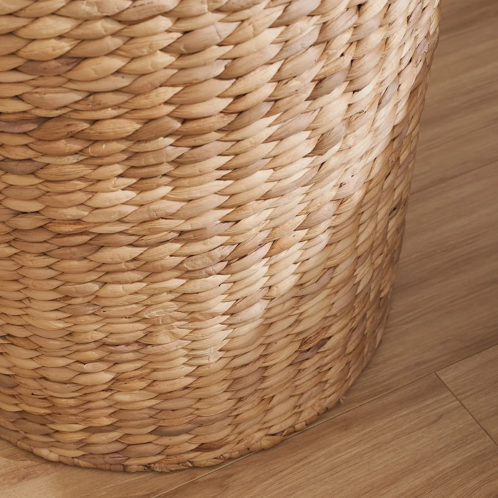 Ludmilla Round Tall Water Hyacinth Woven Wicker Laundry Hamper with Lid 15