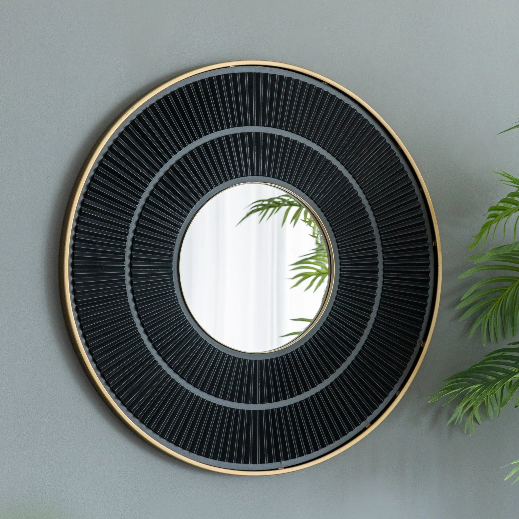 Round Wall Mirror with Carved Pleated Pattern