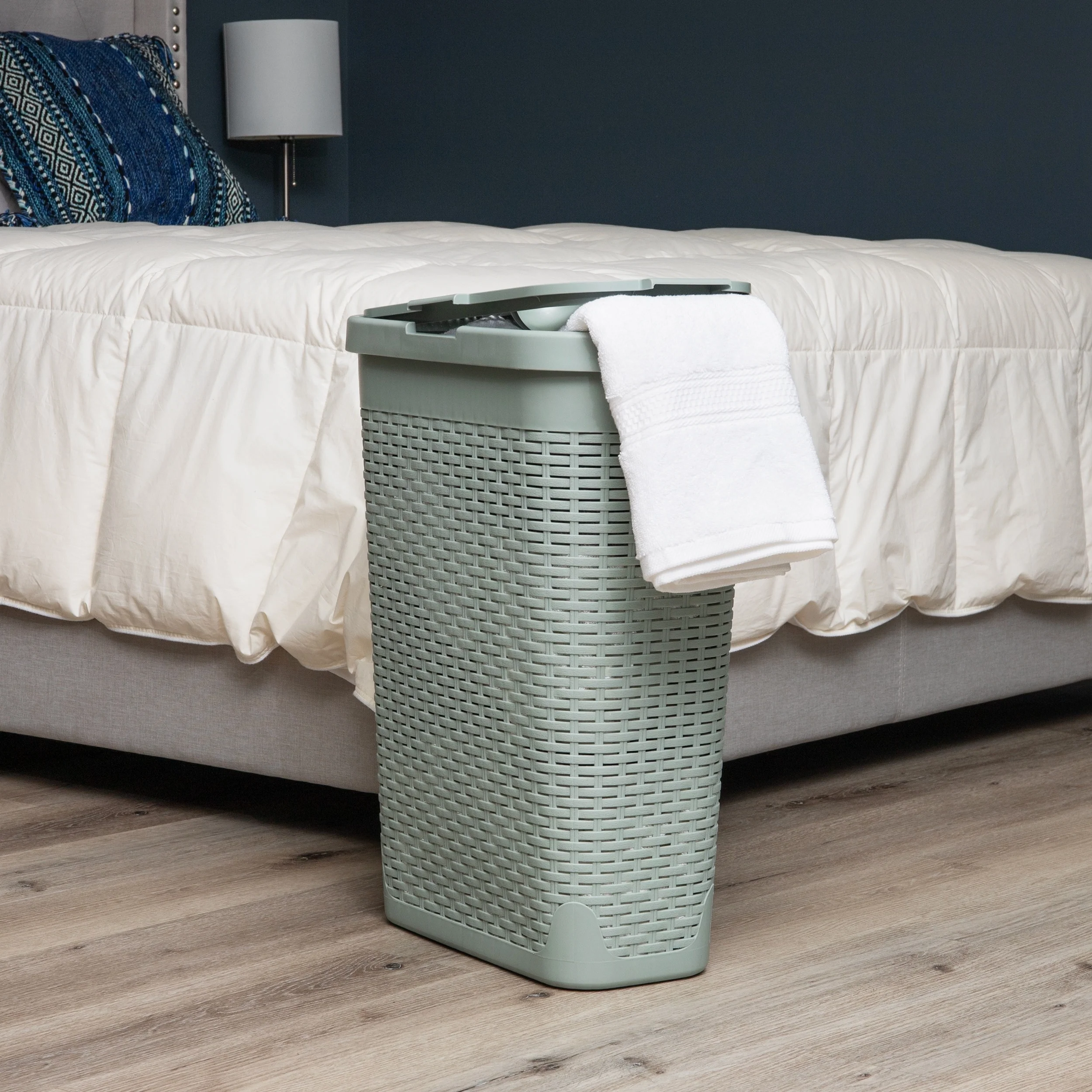 Mind Reader 40L Slim Laundry Hamper, Clothes Basket, Lid, Wicker Design, Plastic, 18