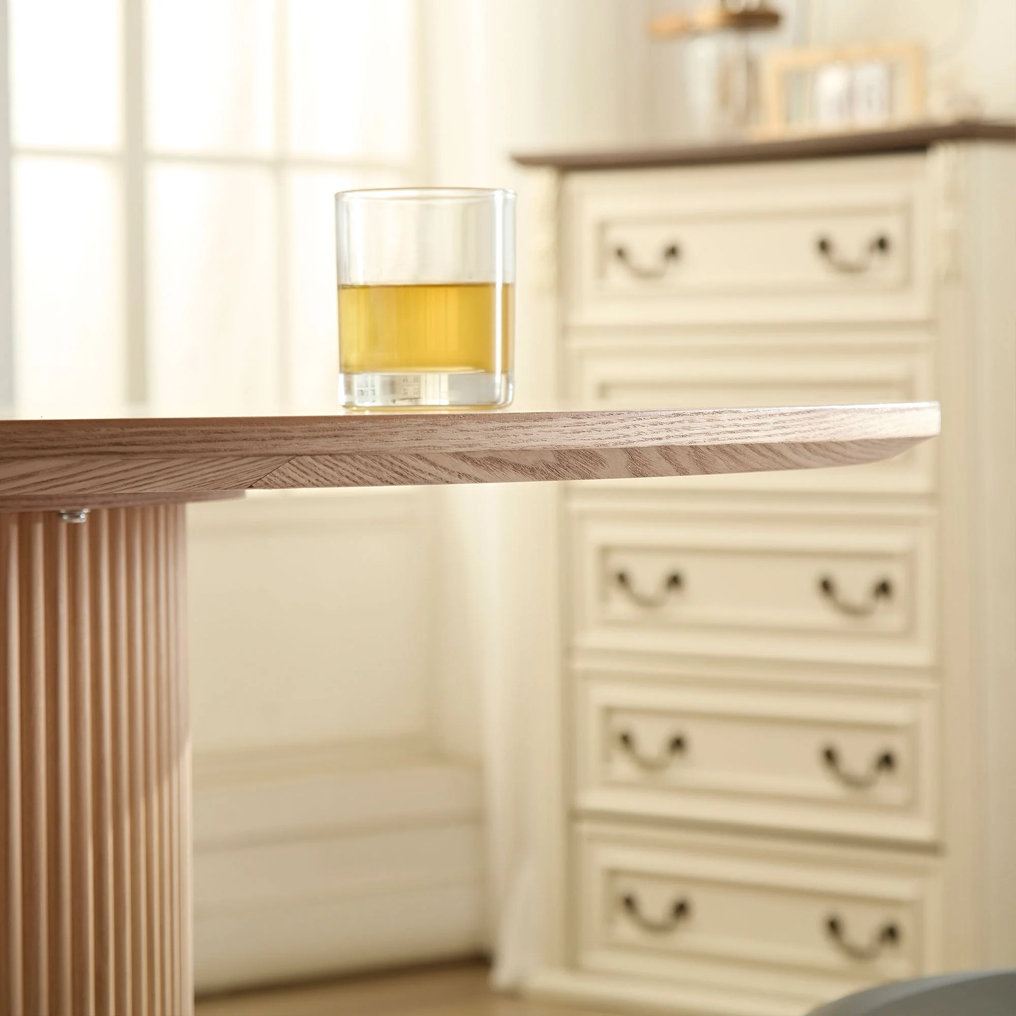Volet 47.24 Round Dining Table with Wave Pattern Base