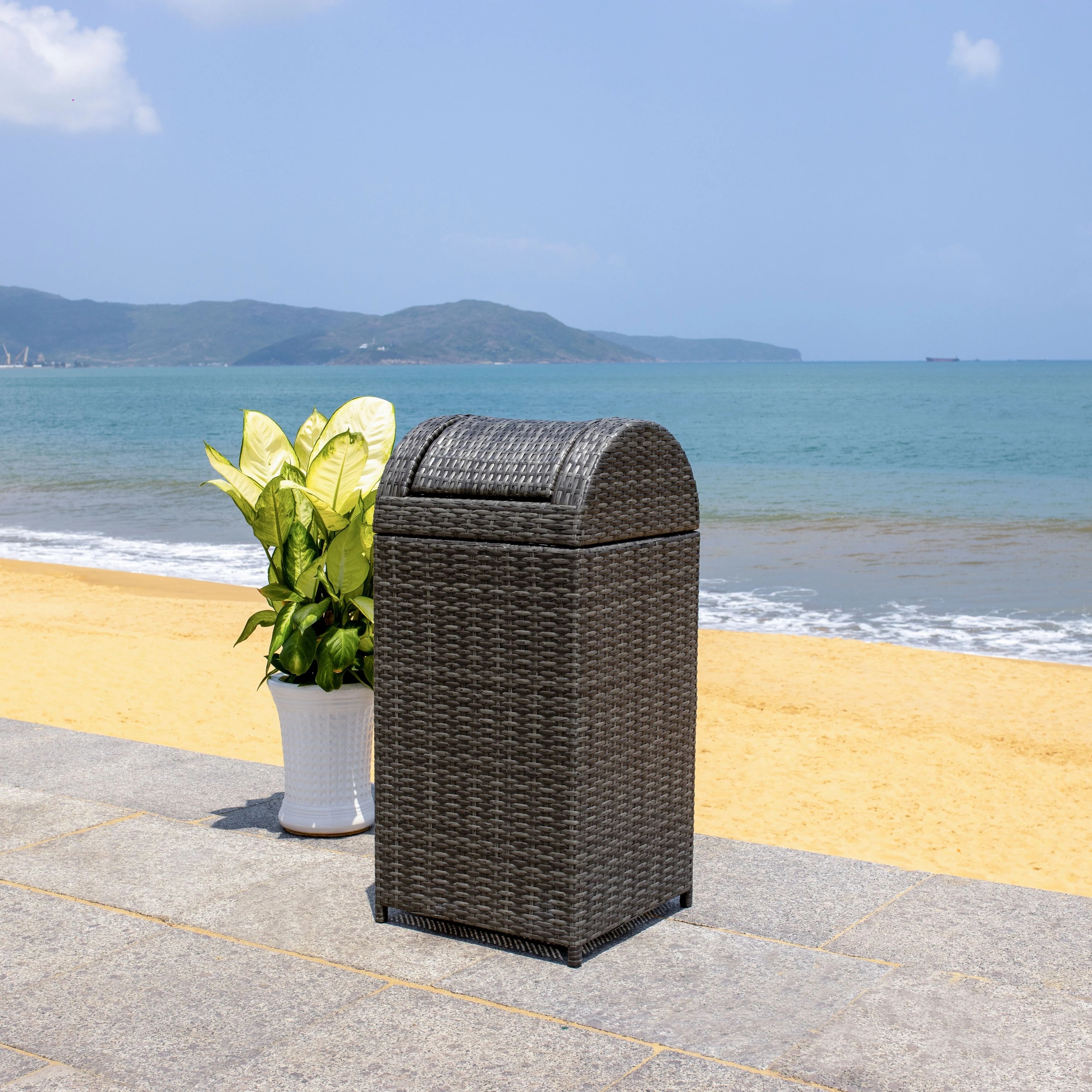 SAFAVIEH Outdoor Karyme Trash Bin (Fully Assembled)