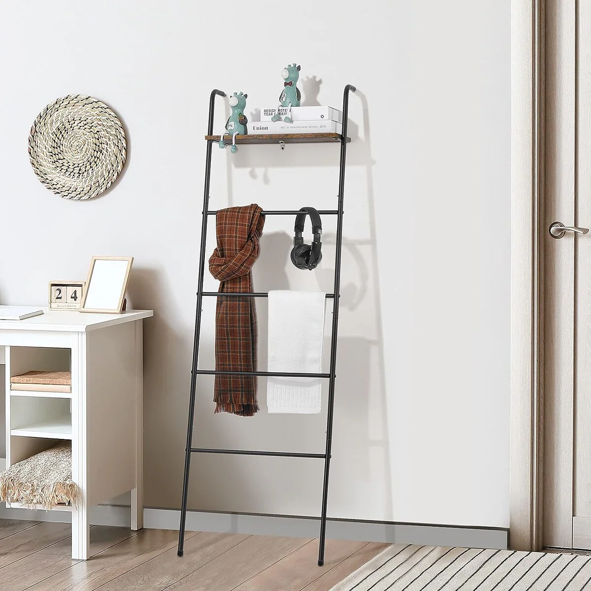 5 Layer Wall-Leaning Blanket Ladder with Shelf - 1PCS