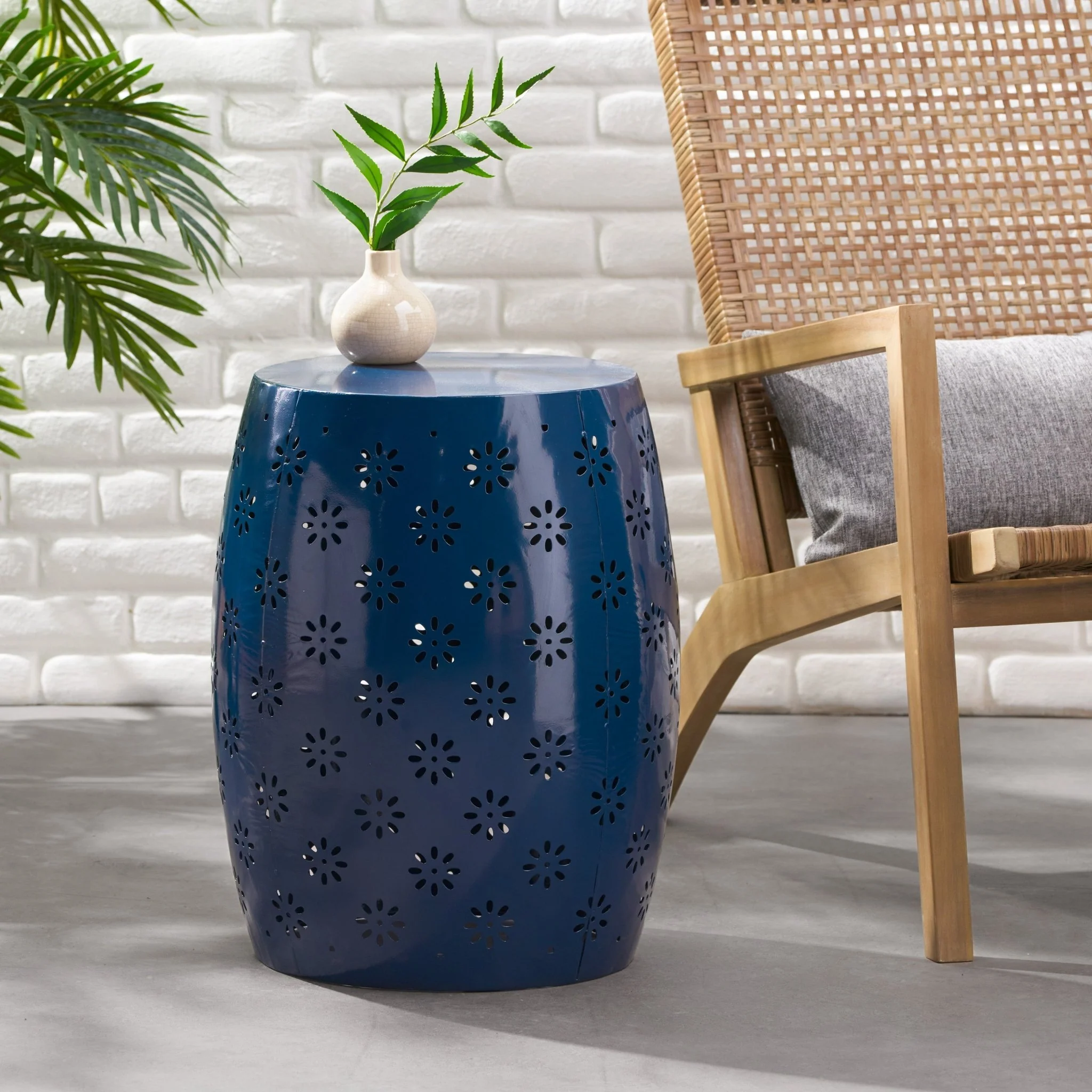 15 Outdoor Lace-cut Metal Side Table